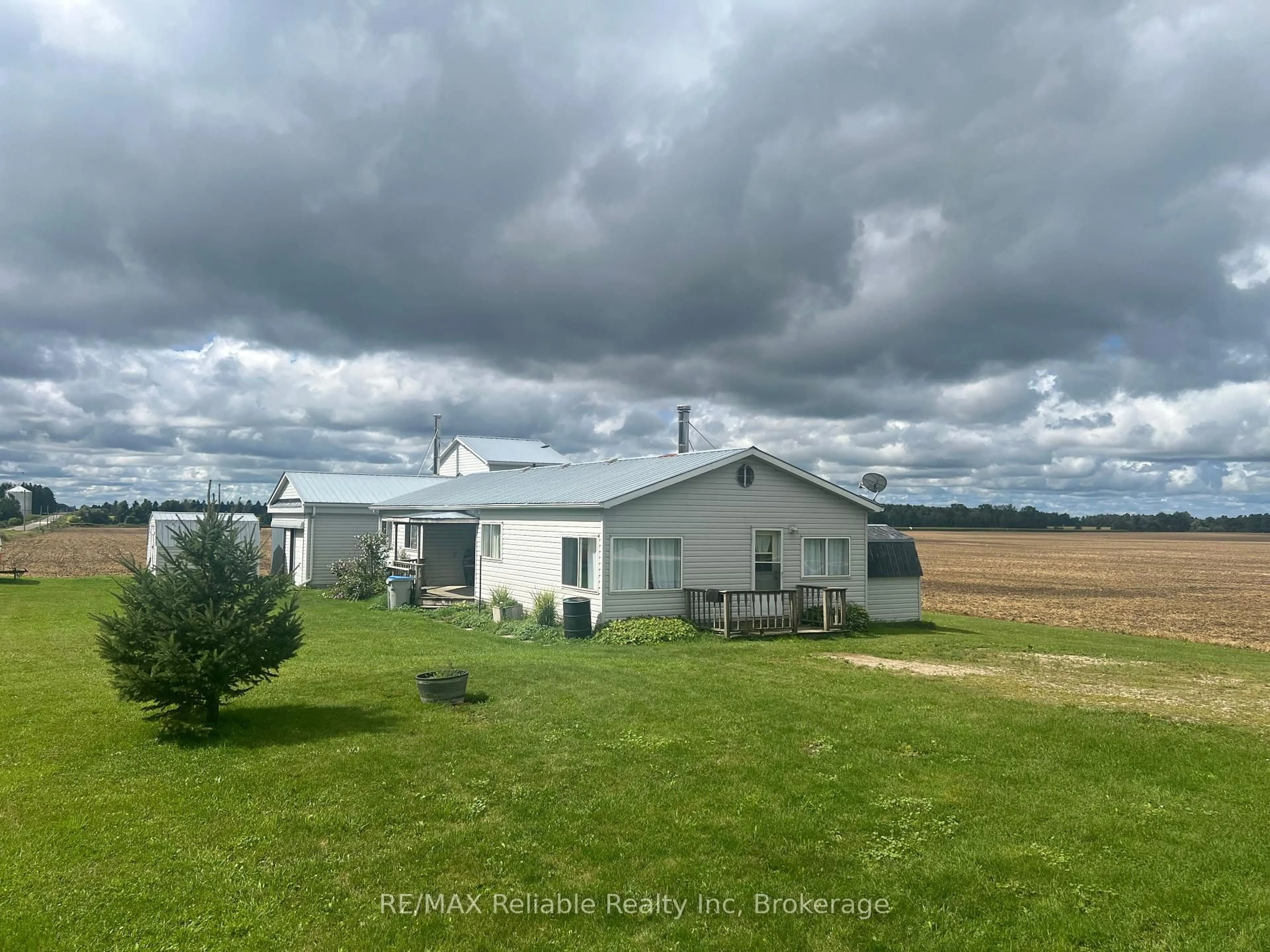 A pic from outside/outdoor area/front of a property/back of a property/a pic from drone, unknown for 41597 Hullett McKillop Rd, Central Huron Ontario N0M 1H0