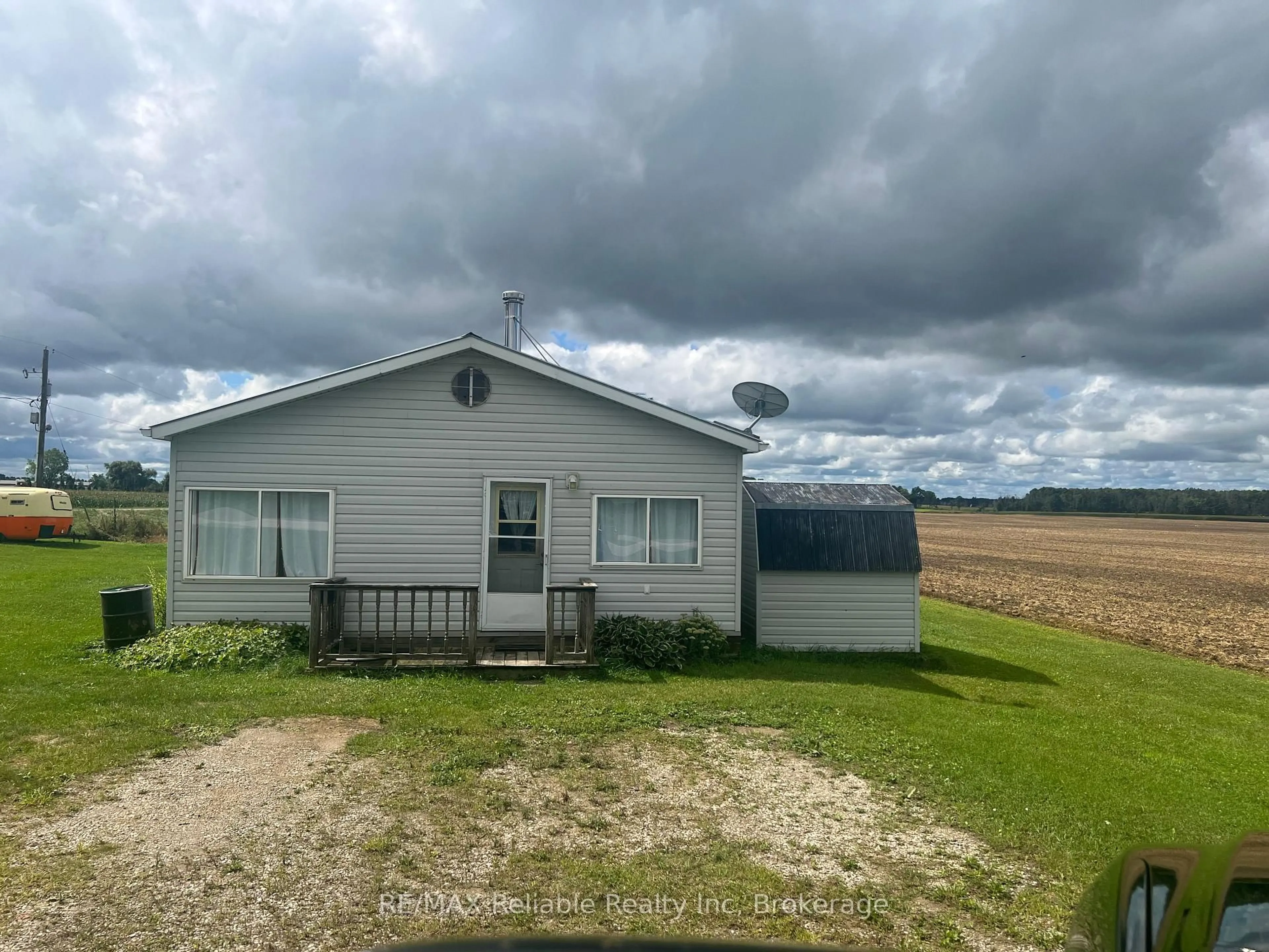 Shed for 41597 Hullett McKillop Rd, Central Huron Ontario N0M 1H0