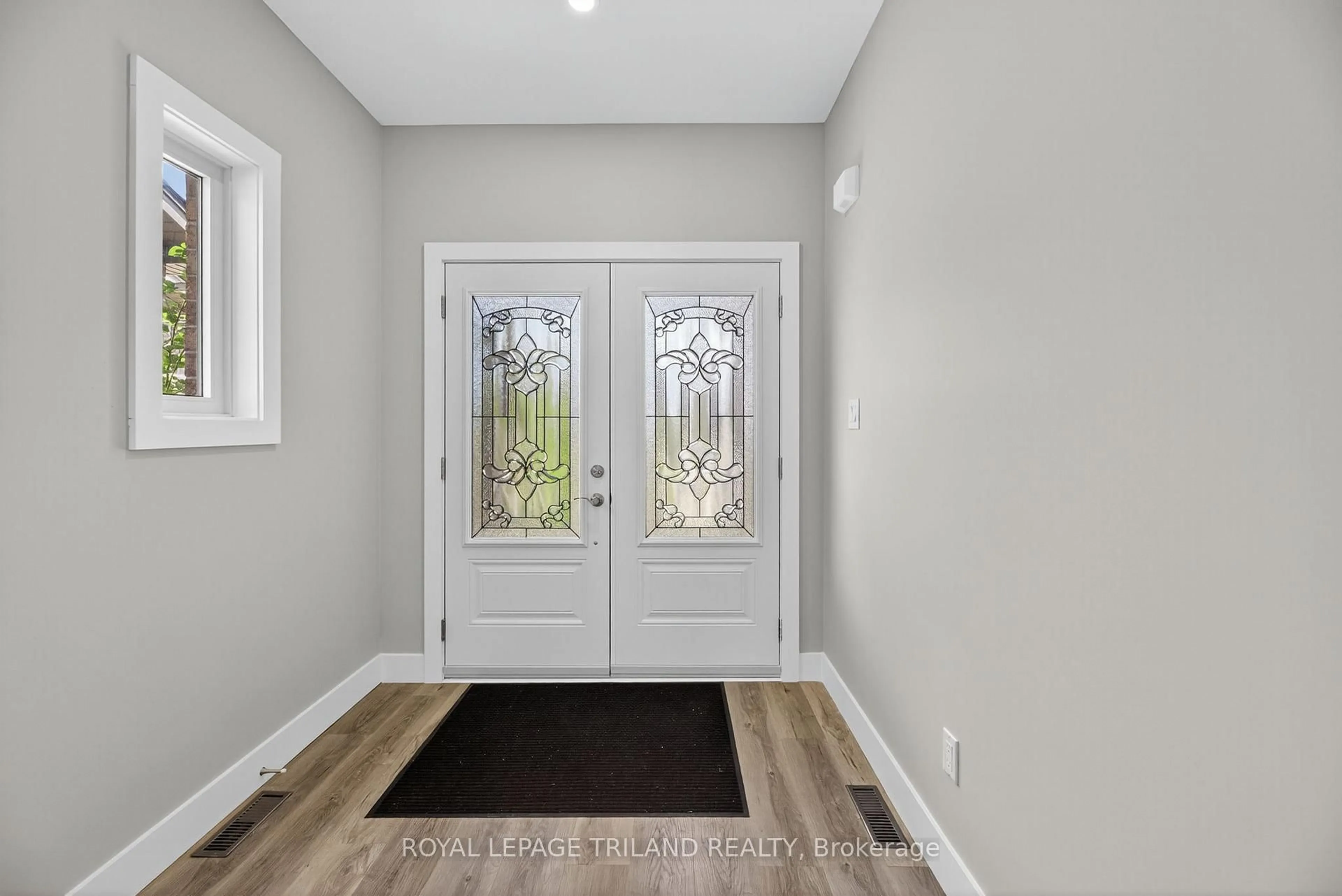 Indoor entryway for 3373 Paulpeel Ave, London South Ontario N6L 0A4