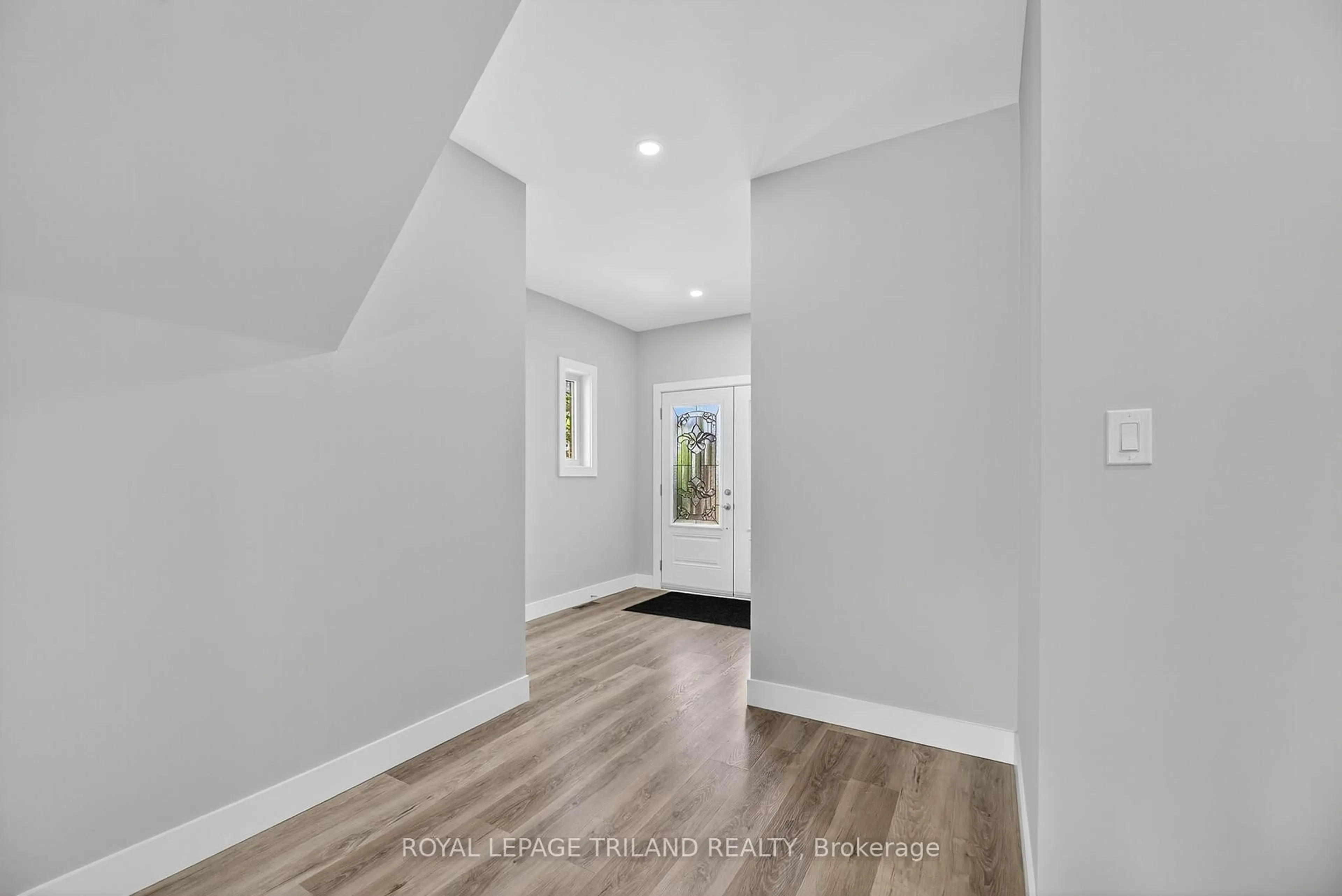 Indoor entryway for 3373 Paulpeel Ave, London South Ontario N6L 0A4
