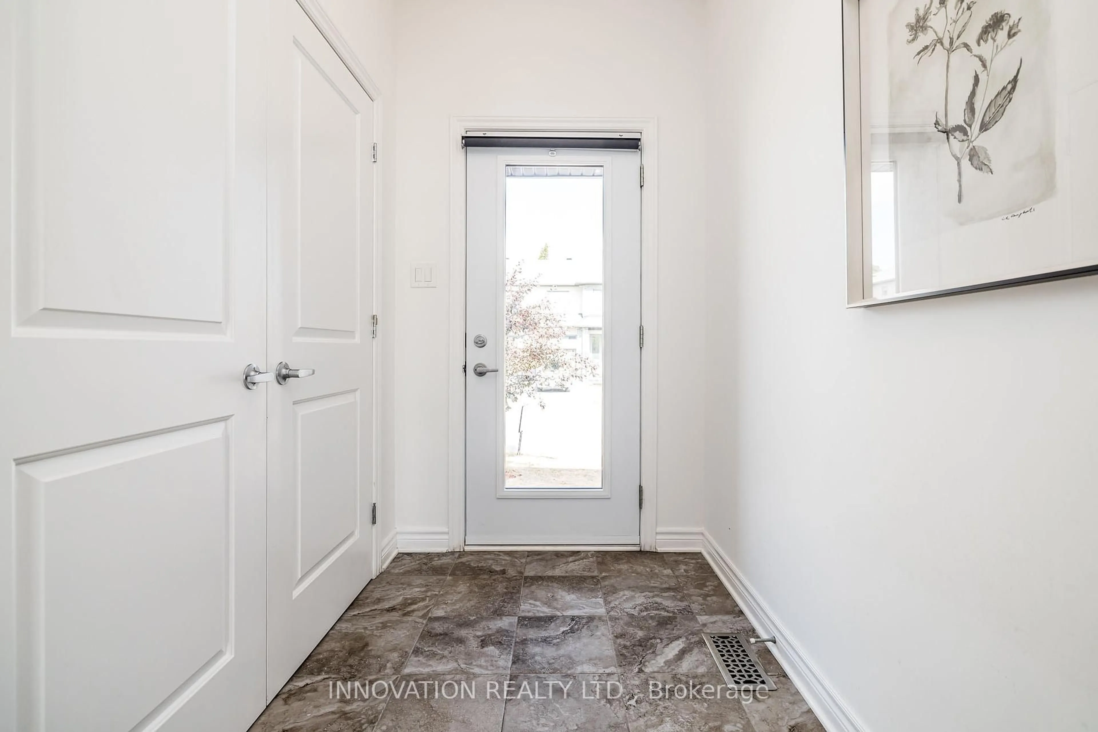 Indoor entryway for 288 Munro St, Carleton Place Ontario K7C 0P2