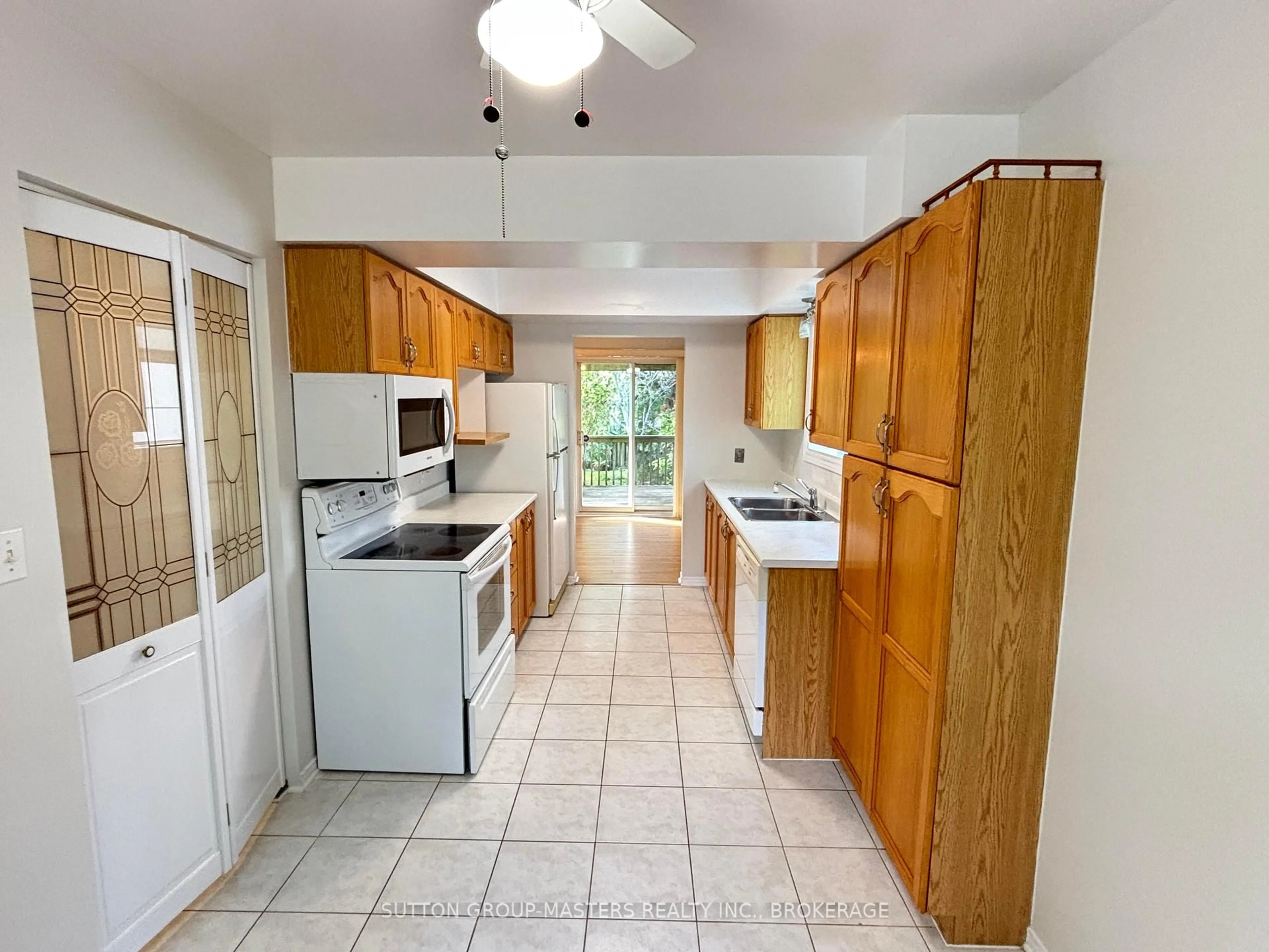 Standard kitchen, ceramic/tile floor for 1077 Acadia Dr, Kingston Ontario K7M 8V7