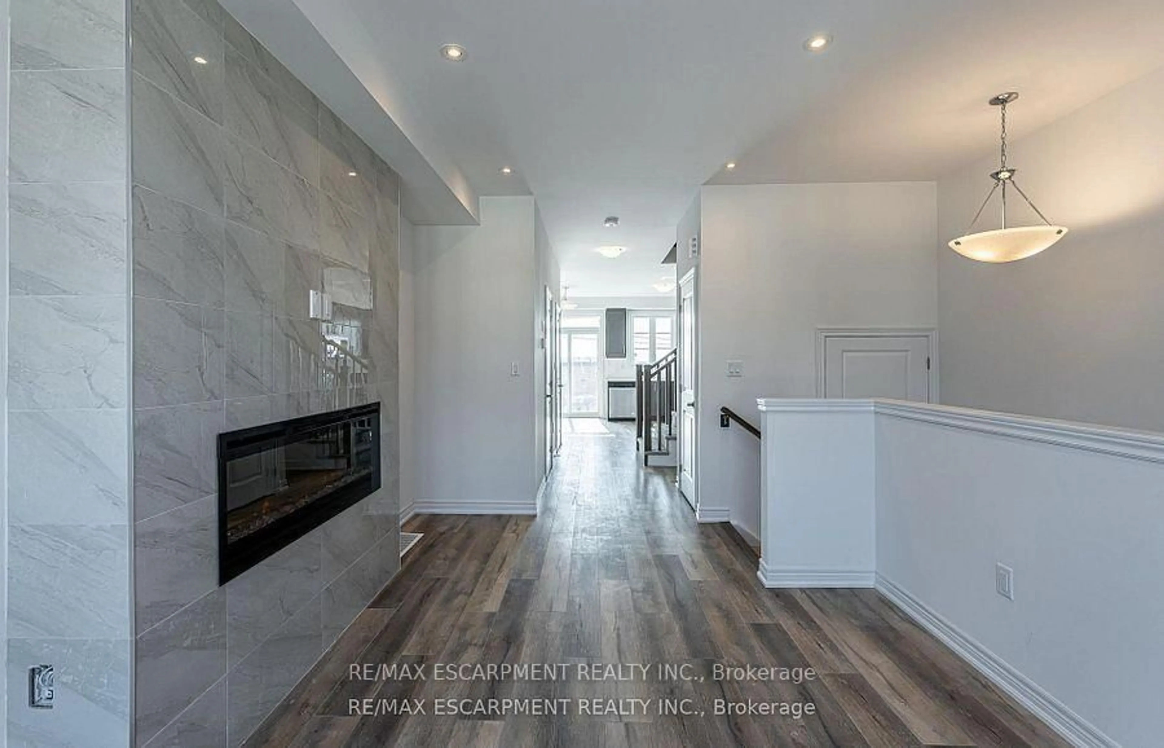 Open concept kitchen, ceramic/tile floor for 120 Court Dr #29, Brant Ontario N3L 0N2