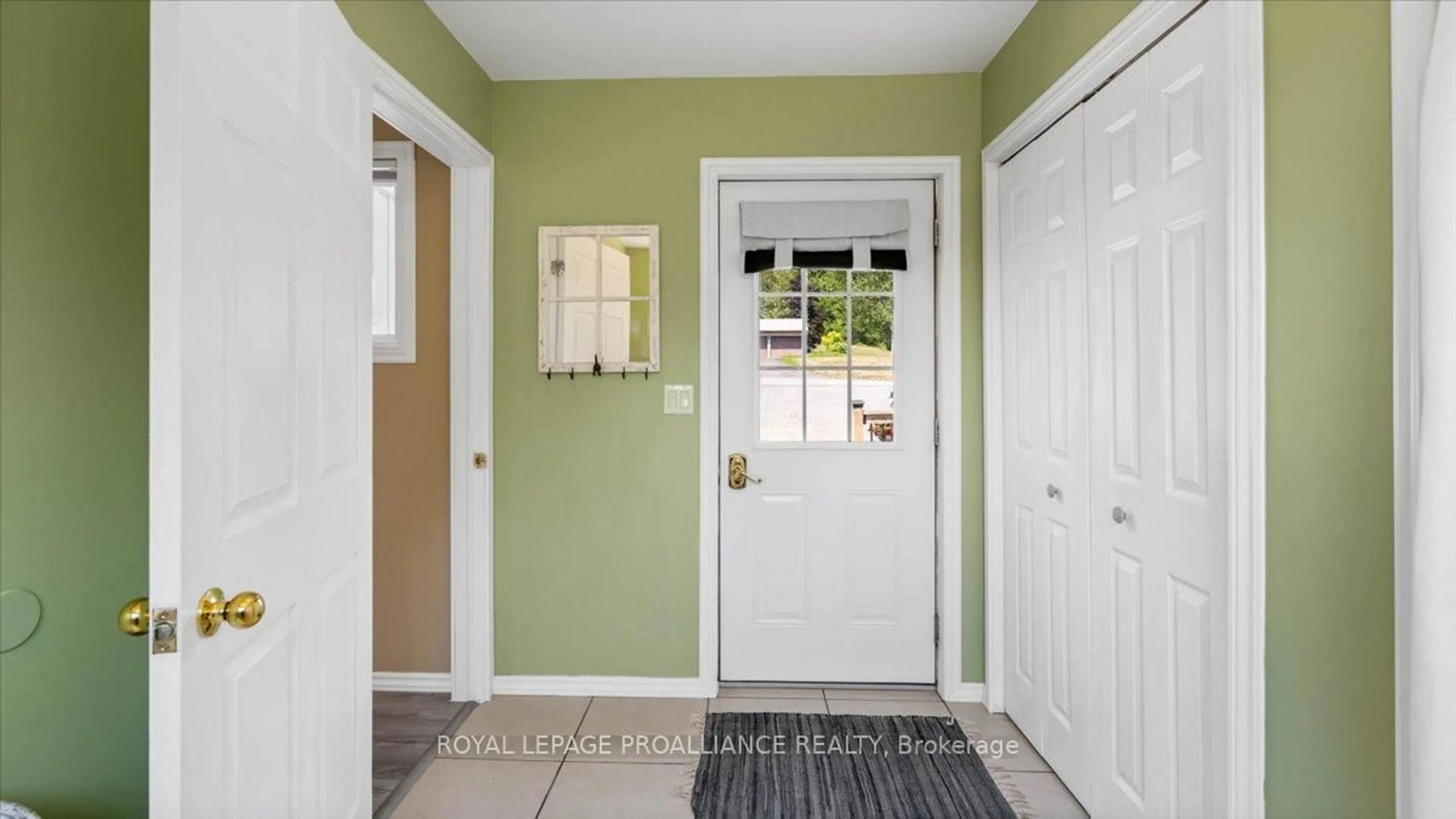 Indoor entryway for 77 Livingstone Ave, Madoc Ontario K0K 2K0