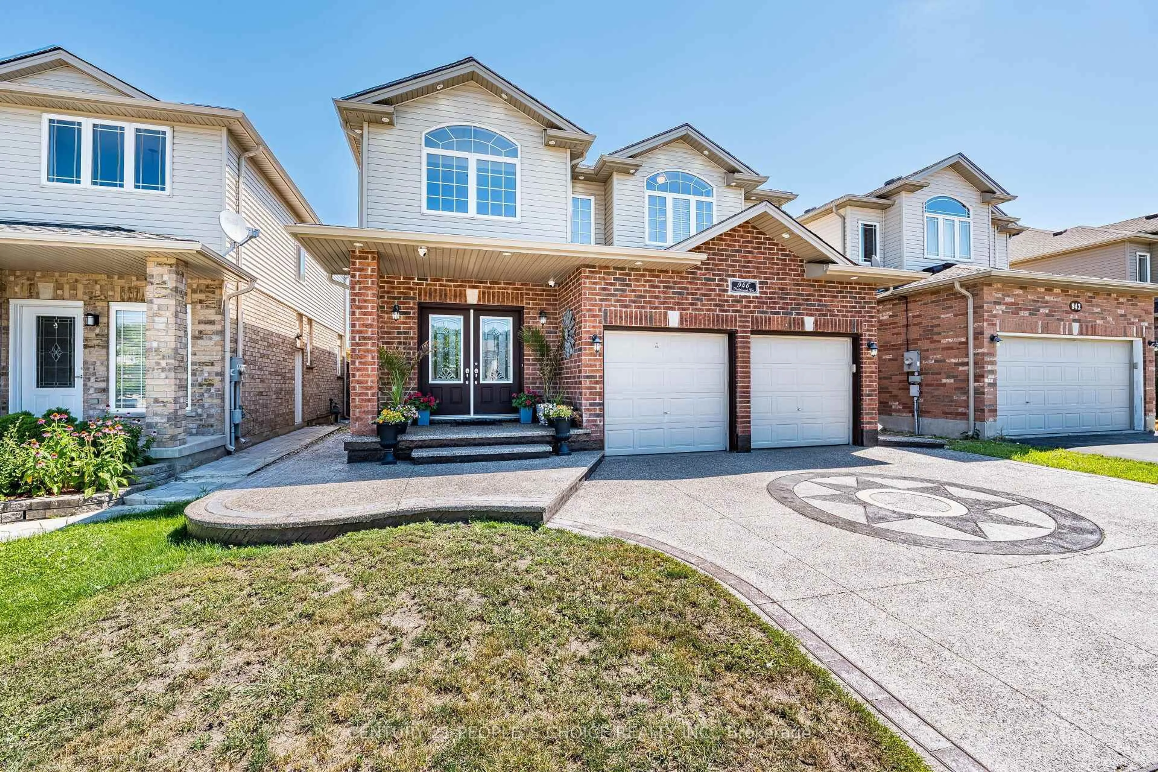 Home with brick exterior material, street for 946 Pebblecreek Crt, Kitchener Ontario N2A 0C5