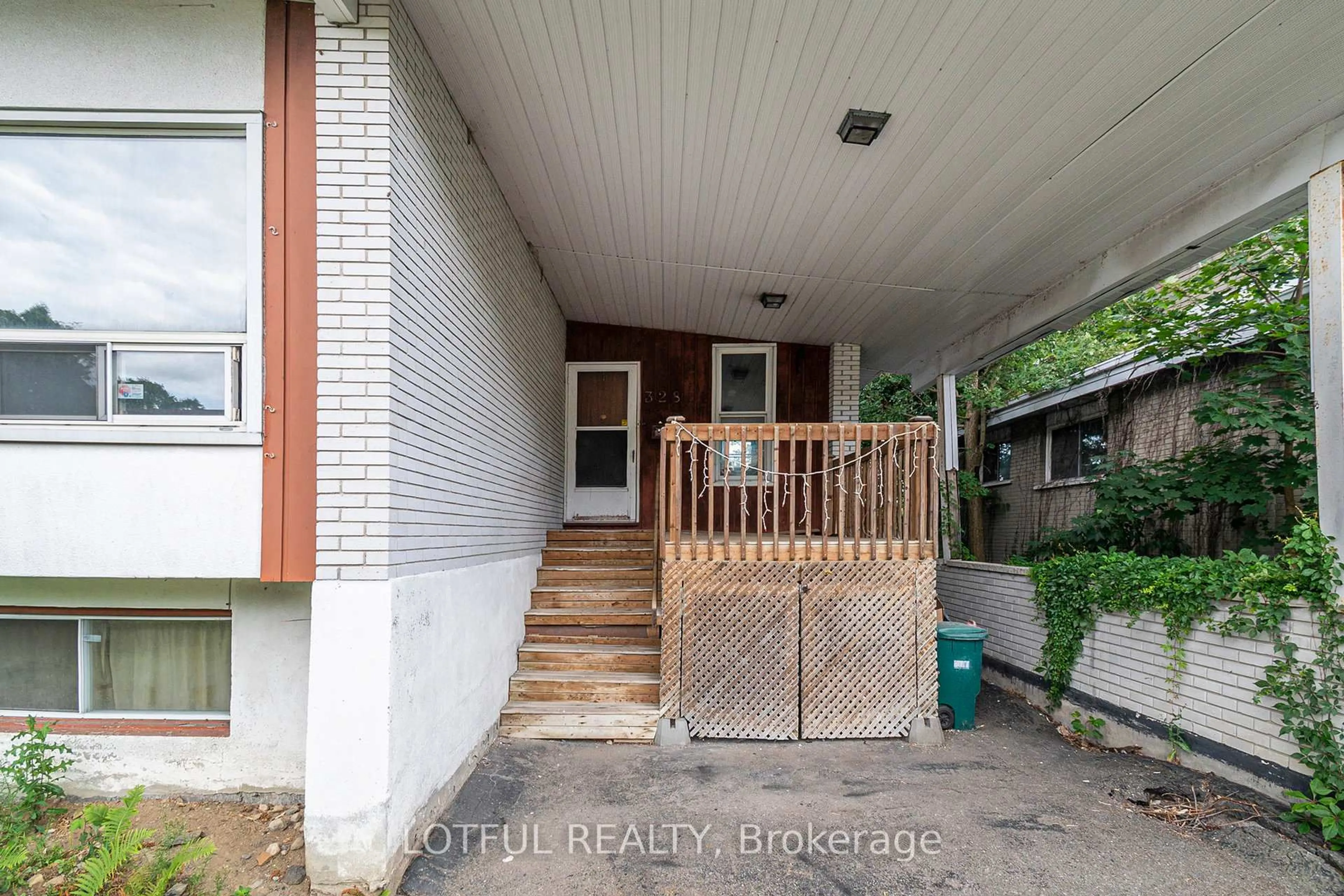 Unknown for 328 Perrier Ave, Ottawa Ontario K1L 5C7
