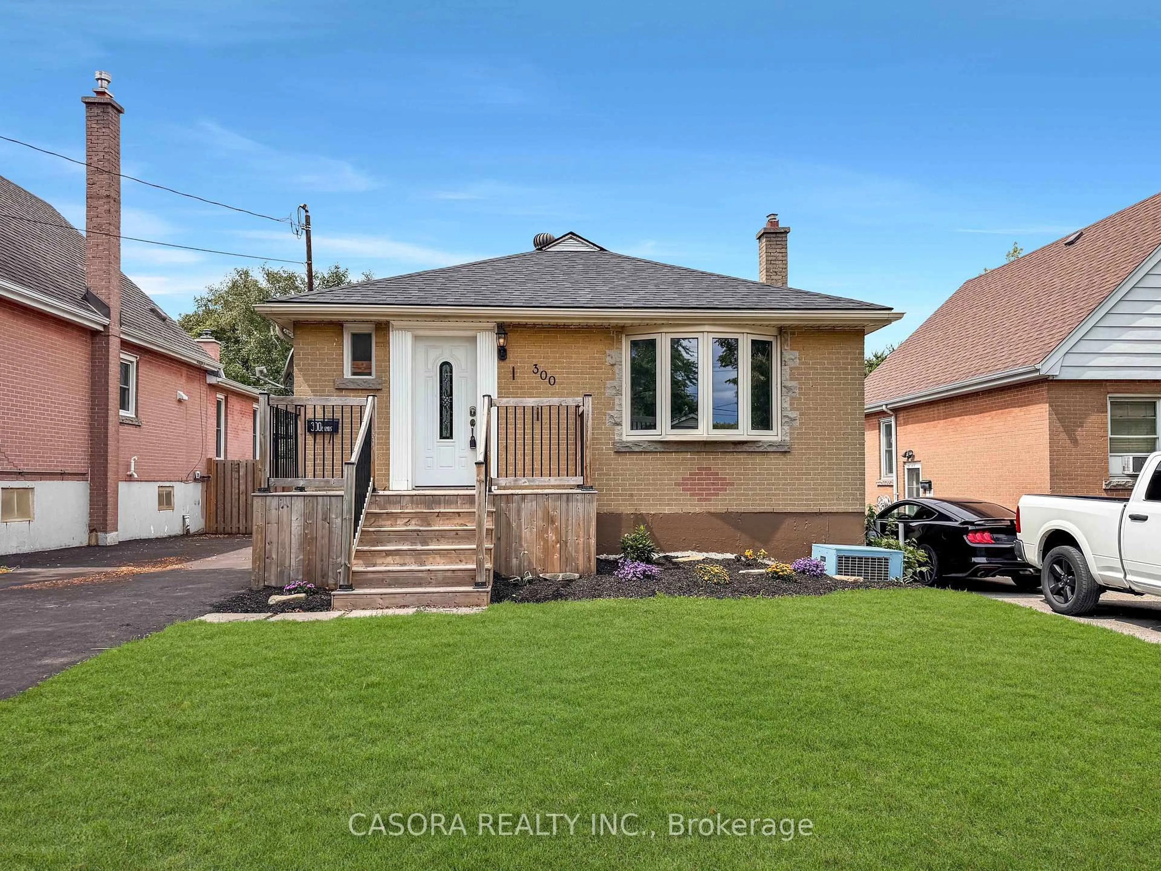 Unknown for 300 East 32nd St, Hamilton Ontario L8V 3S7