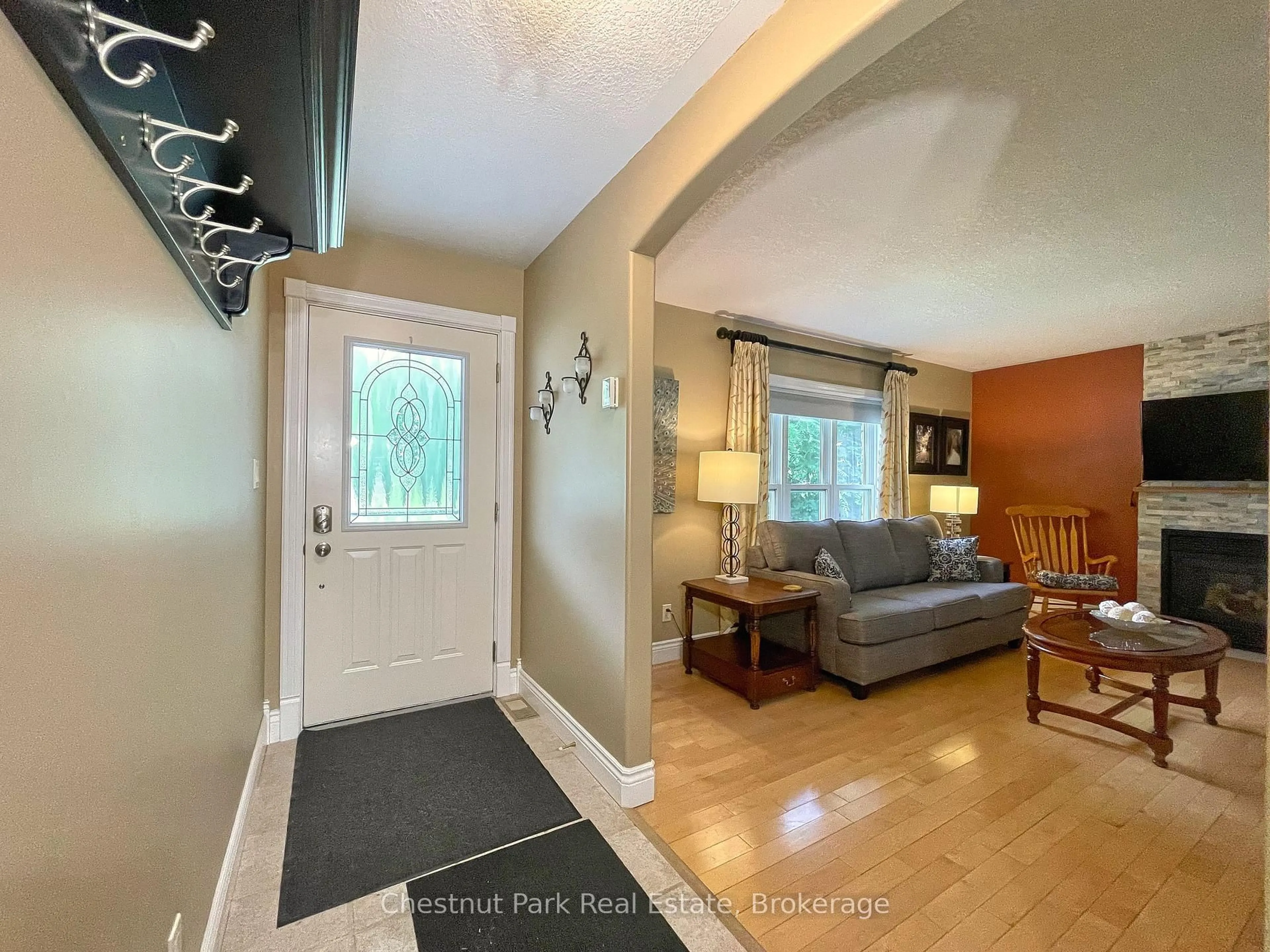 Indoor entryway for 171 Beattie St, Owen Sound Ontario N4K 6X3