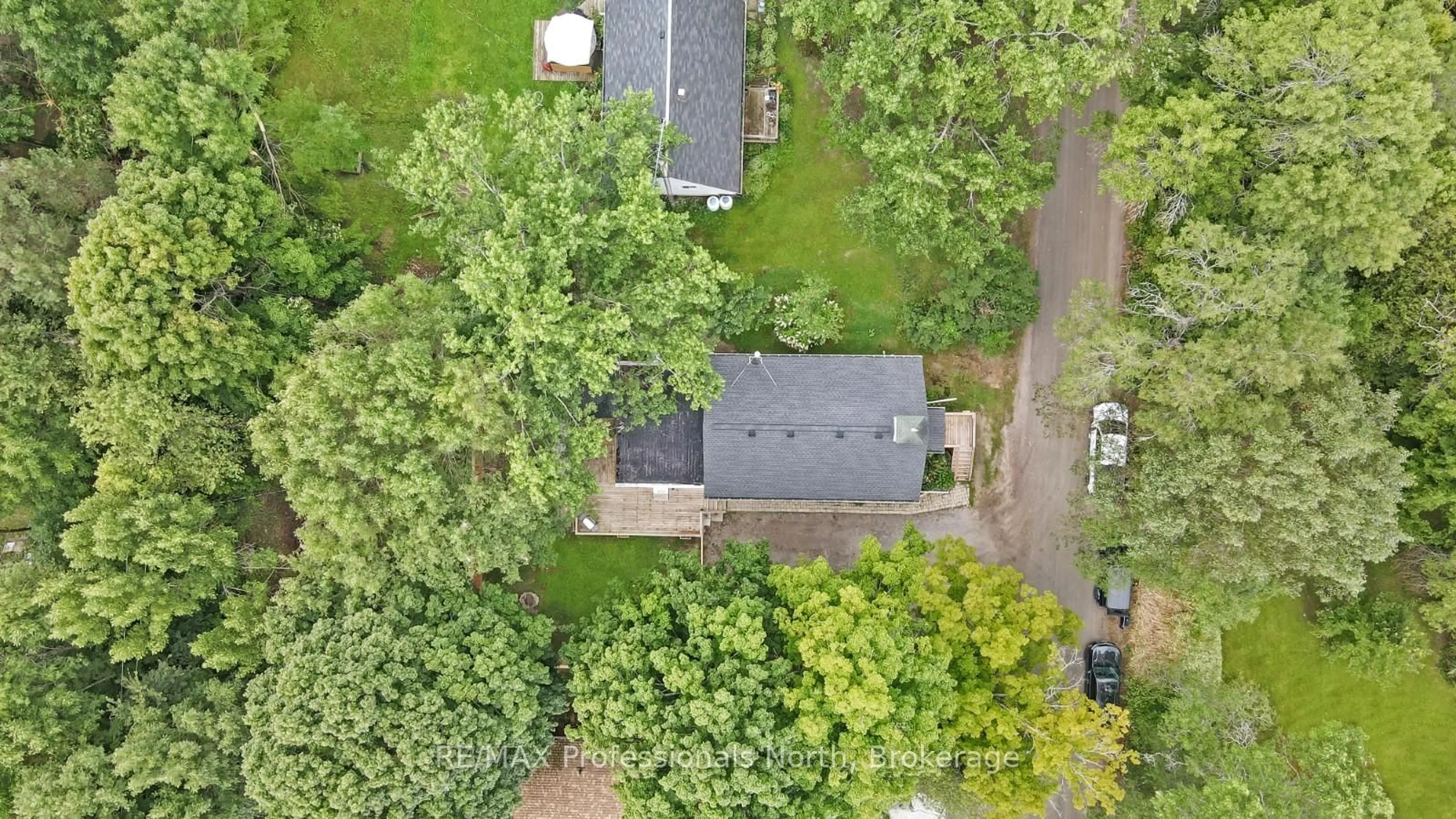 A pic from outside/outdoor area/front of a property/back of a property/a pic from drone, unknown for 1018 St. Andrews Crt, Dysart et al Ontario K0M 1S0