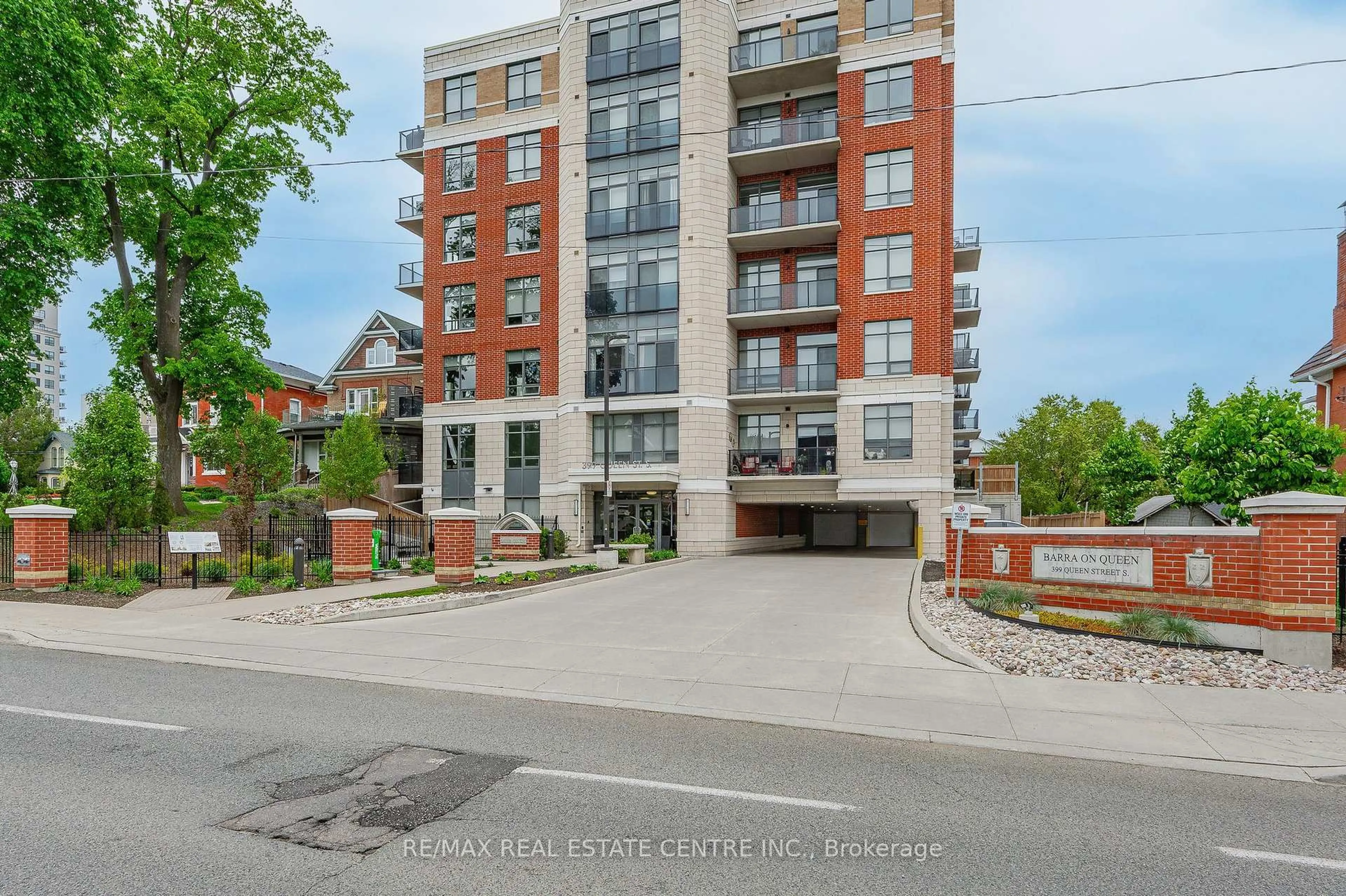 A pic from outside/outdoor area/front of a property/back of a property/a pic from drone, street for 399 QUEEN St #202, Kitchener Ontario N2G 0C4