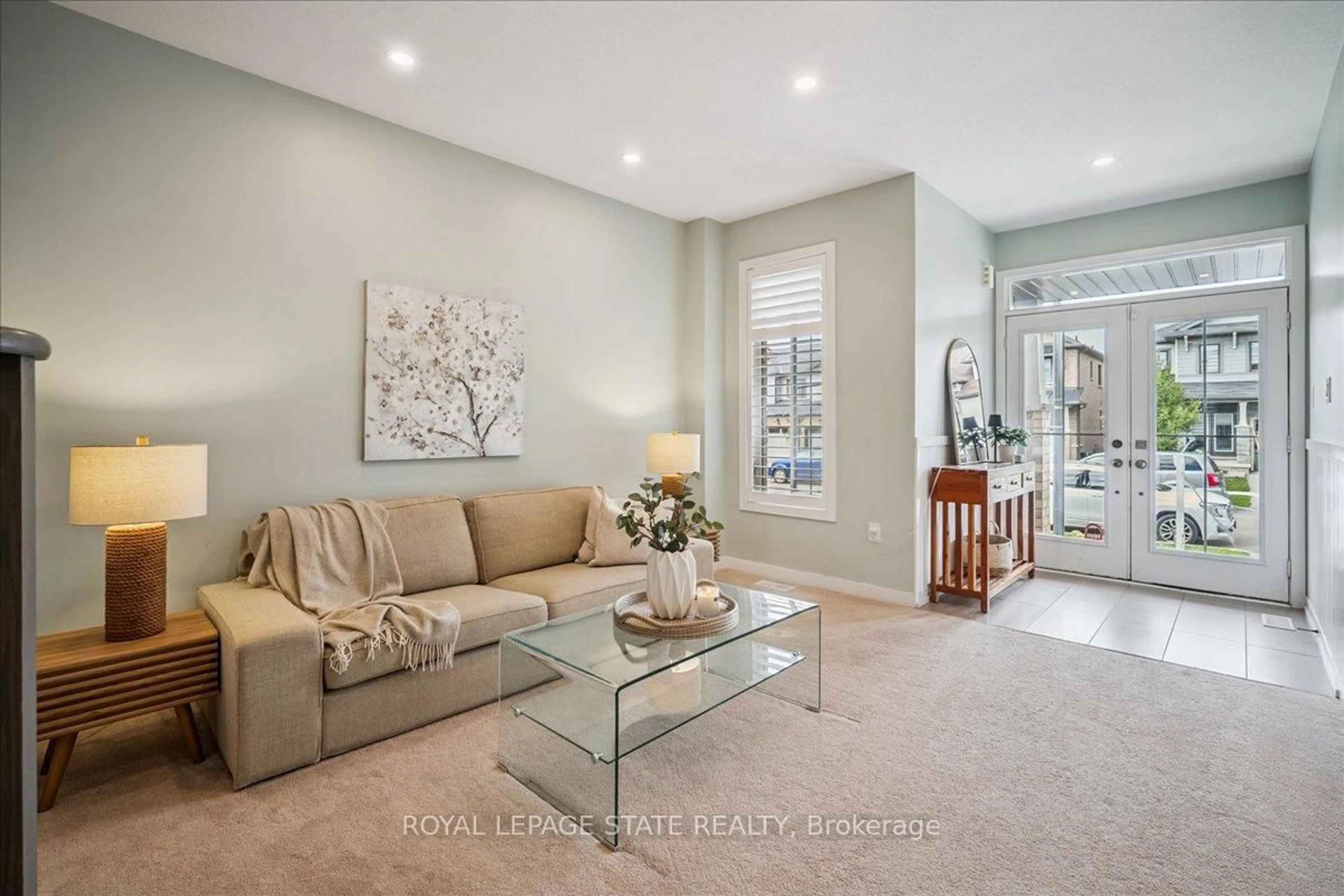 Living room with furniture, unknown for 19 Prestwick St, Hamilton Ontario L8J 0K6