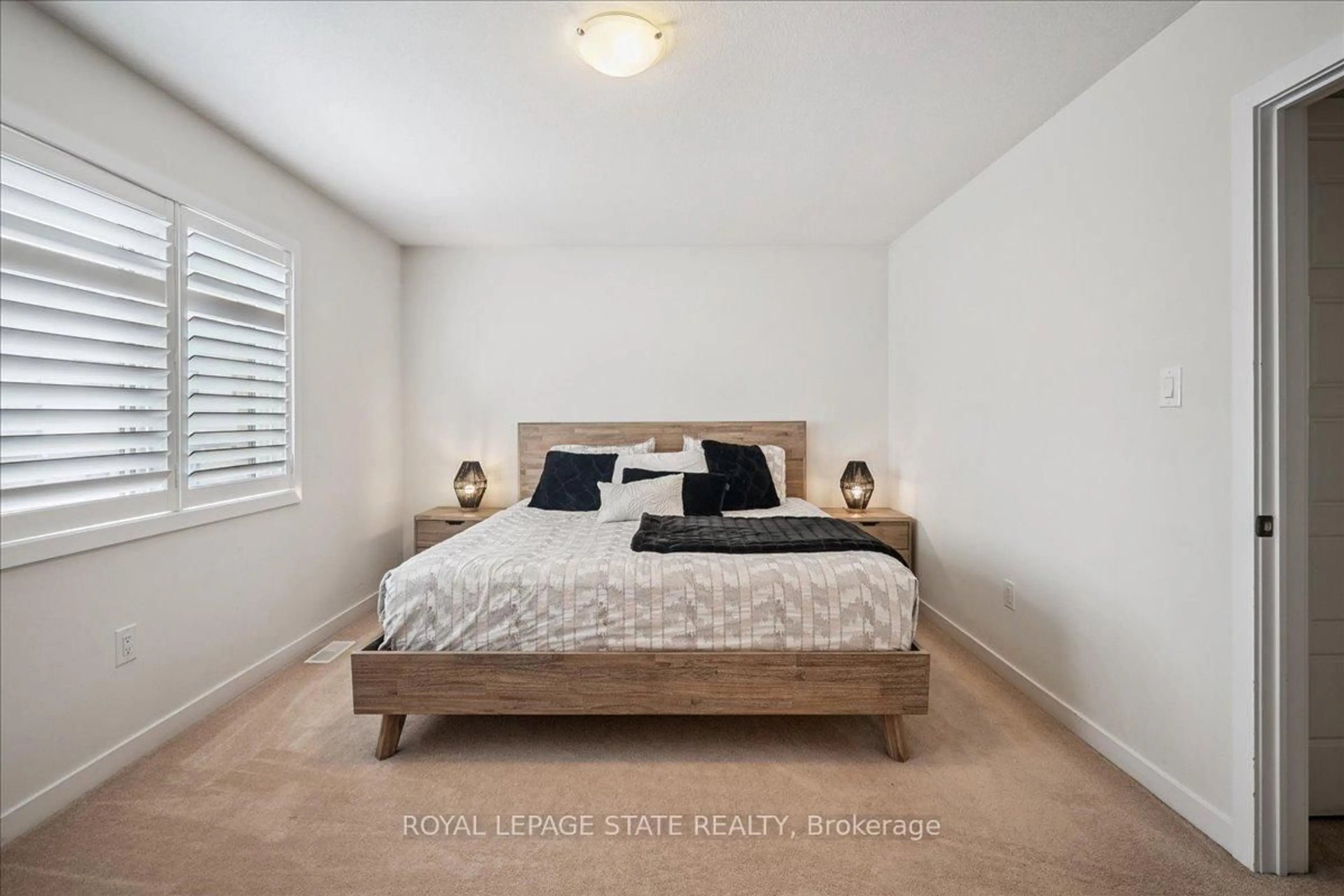 Bedroom with bed, unknown for 19 Prestwick St, Hamilton Ontario L8J 0K6
