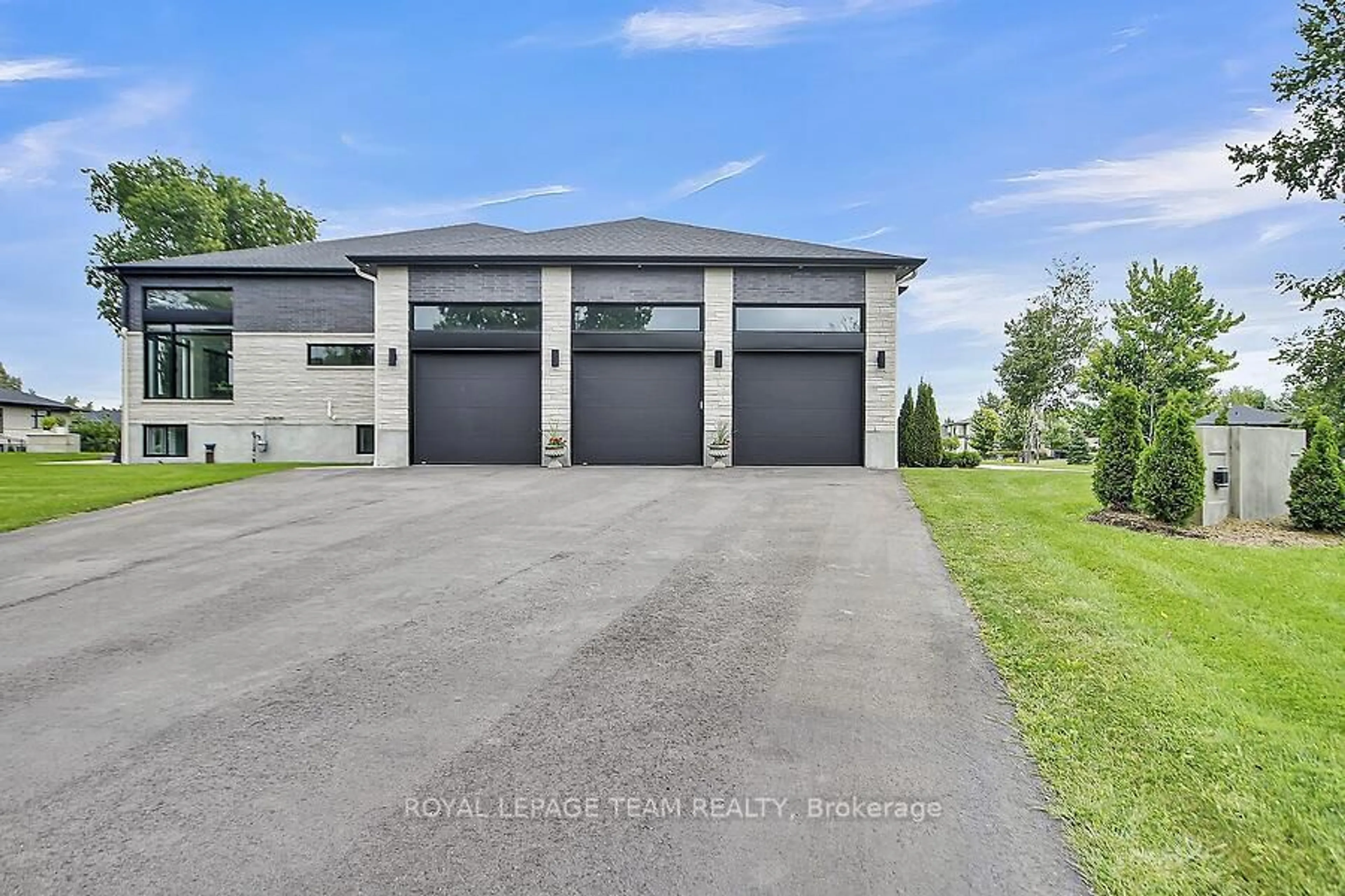 Indoor garage for 6865 Pebble Trail Way, Ottawa Ontario K4P 0B7
