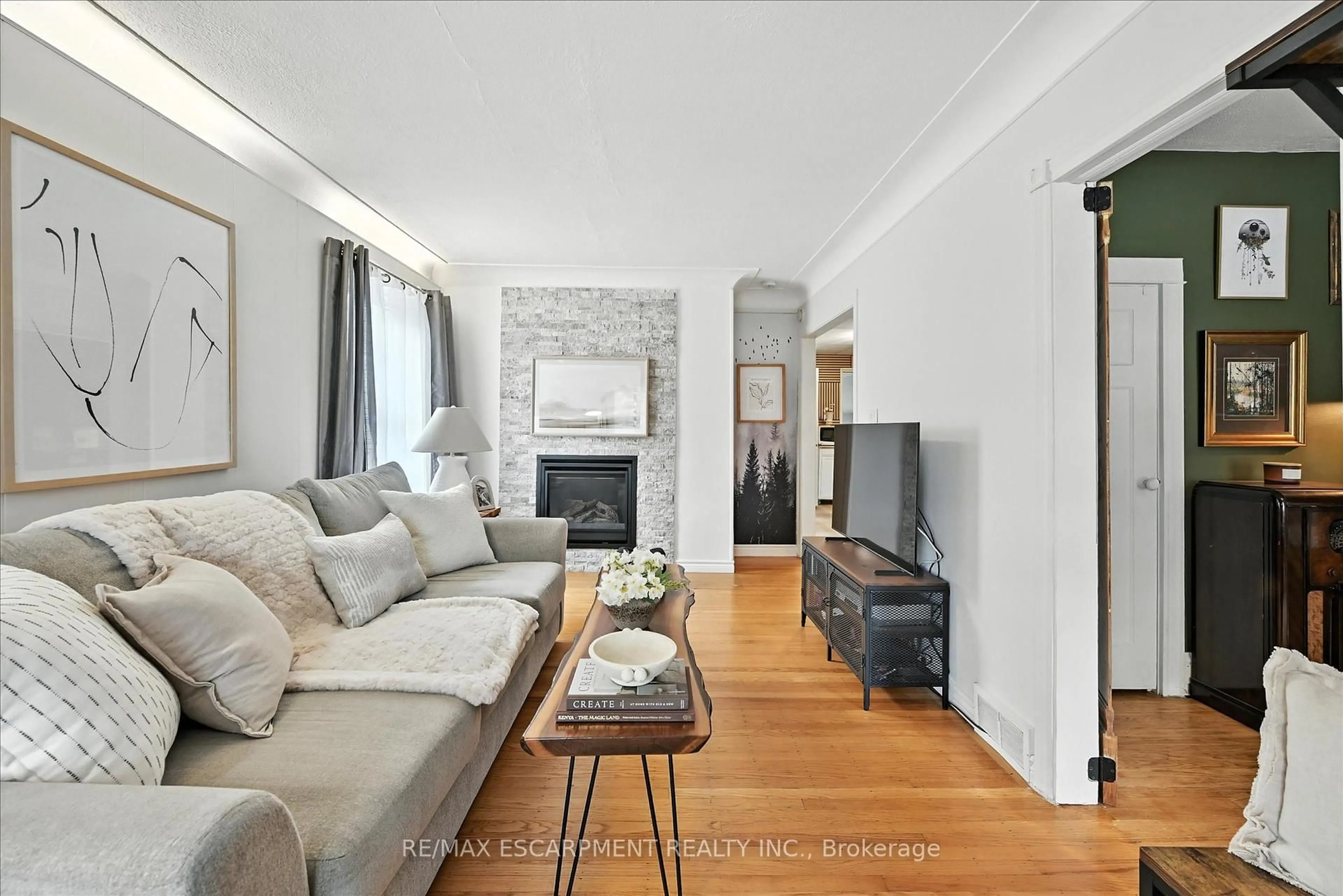 Living room with furniture, unknown for 17 Cameron Ave, Hamilton Ontario L8H 4Y9