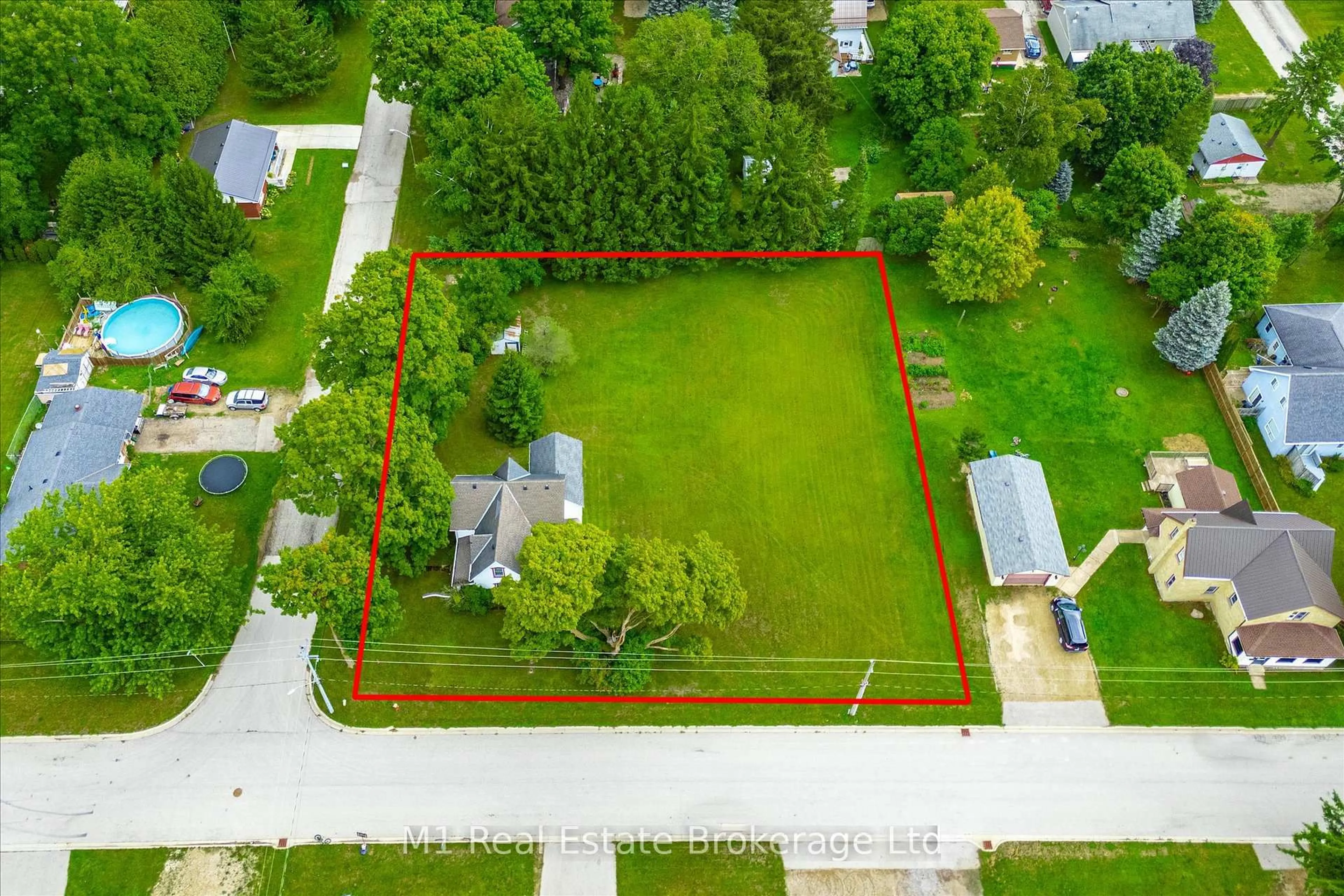 A pic from outside/outdoor area/front of a property/back of a property/a pic from drone, street for 25 Ann St, Minto Ontario N0G 1M0