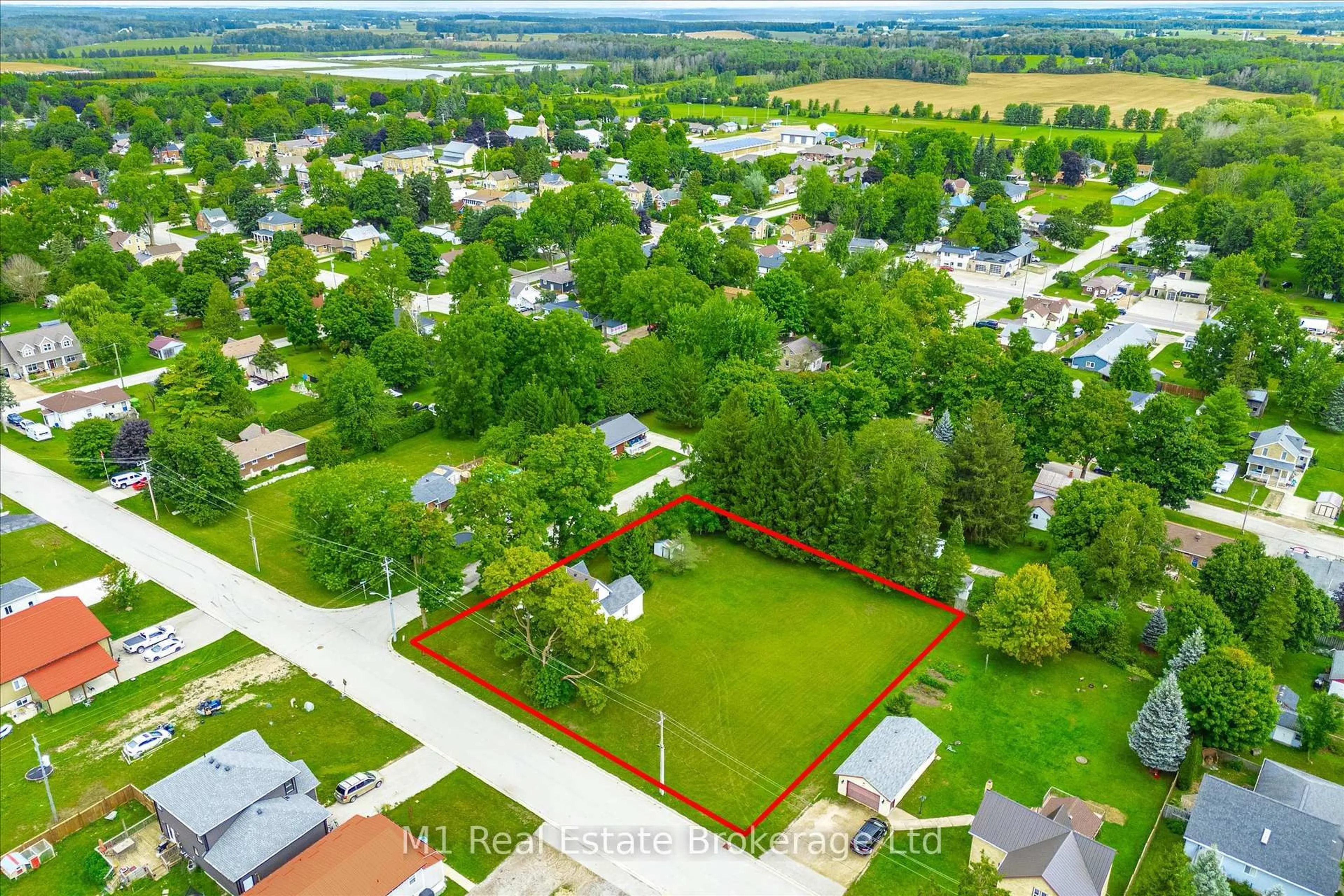 A pic from outside/outdoor area/front of a property/back of a property/a pic from drone, unknown for 25 Ann St, Minto Ontario N0G 1M0