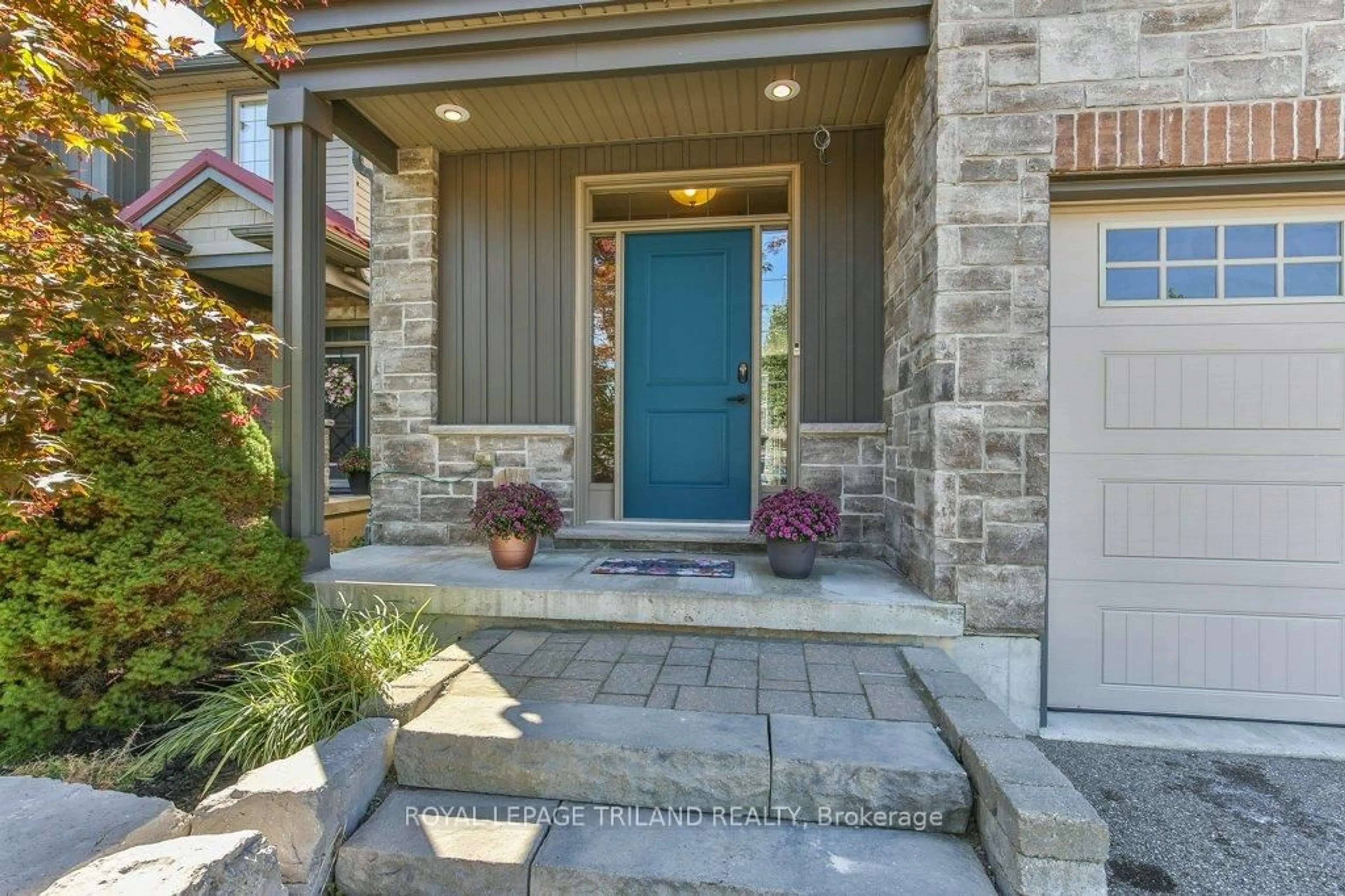 Indoor entryway for 534 HUMMINGBIRD Cres, Woodstock Ontario N4T 0C1