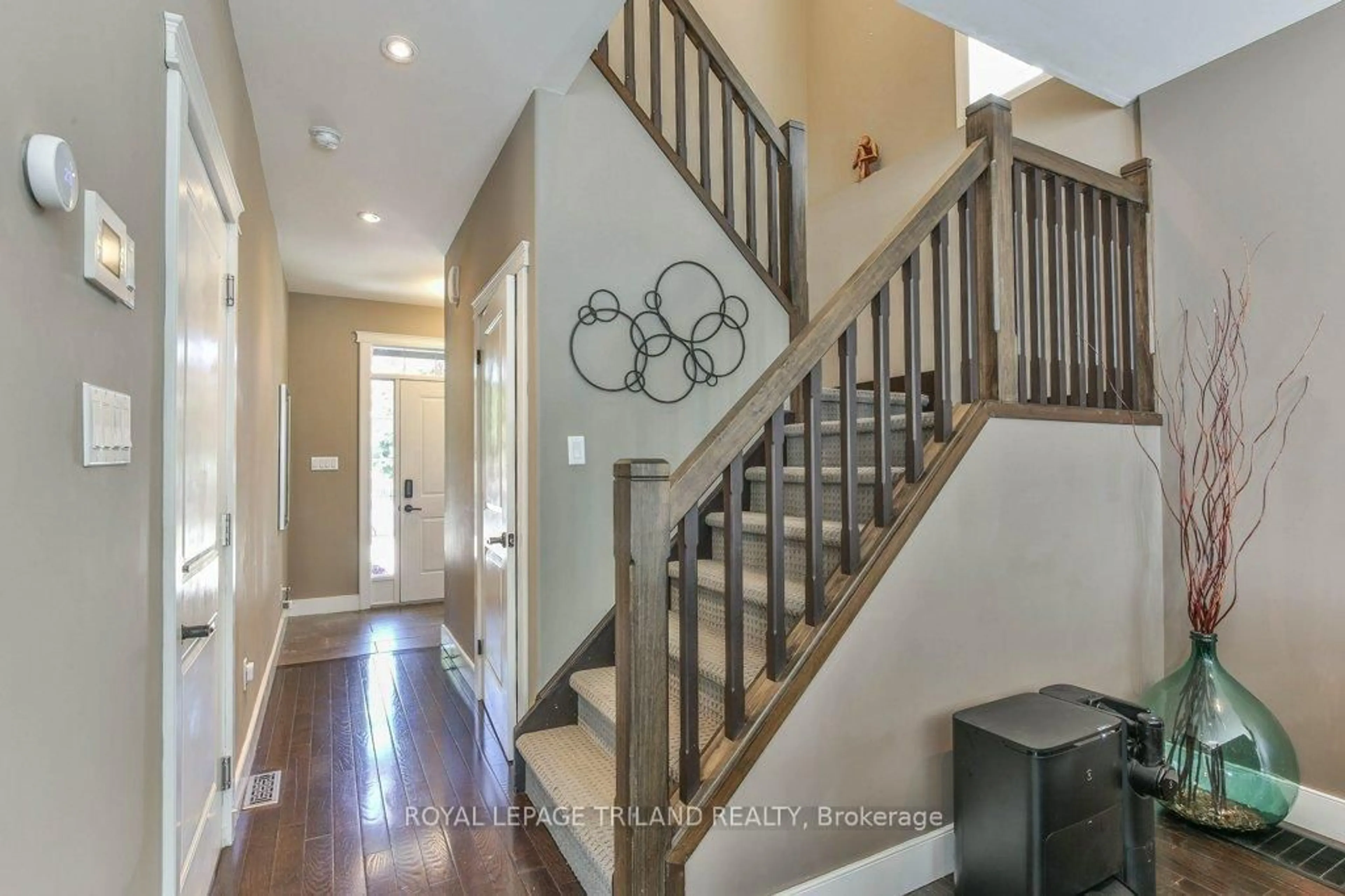 Indoor entryway for 534 HUMMINGBIRD Cres, Woodstock Ontario N4T 0C1