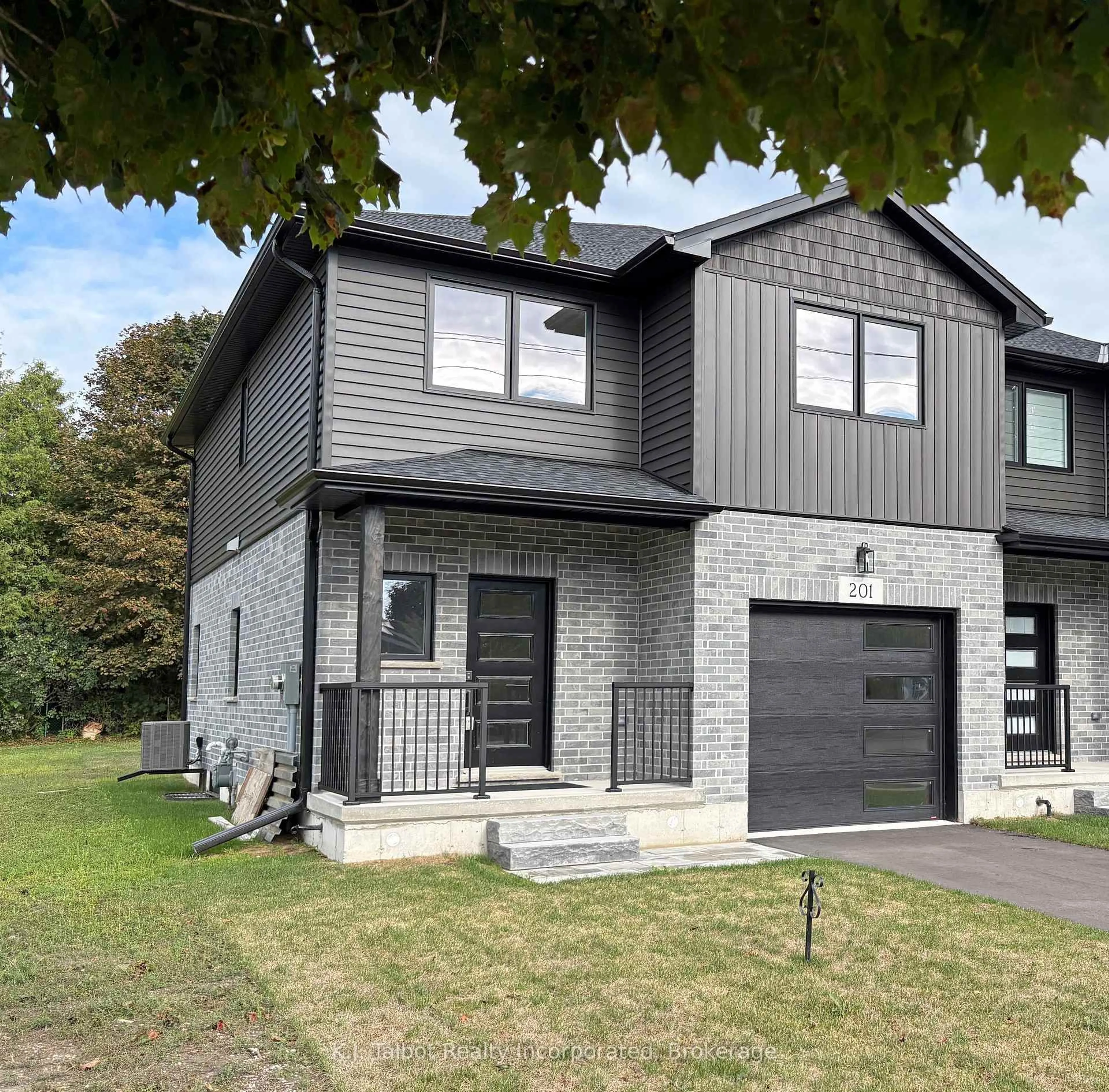 Home with vinyl exterior material, street for 201 South St, Goderich Ontario N7A 3M2