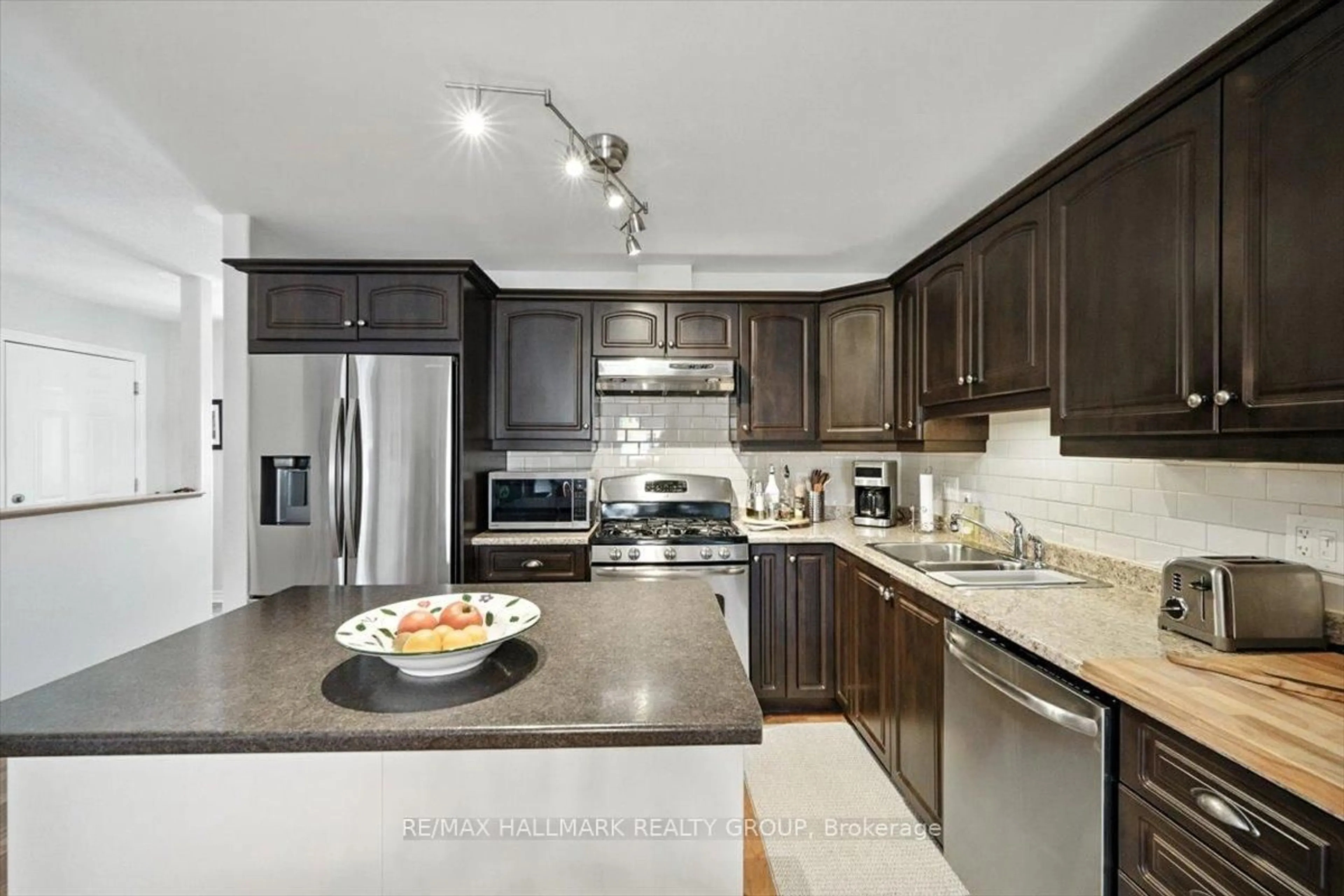 Unknown for 40 Lee Ave, Smiths Falls Ontario K7A 0A2