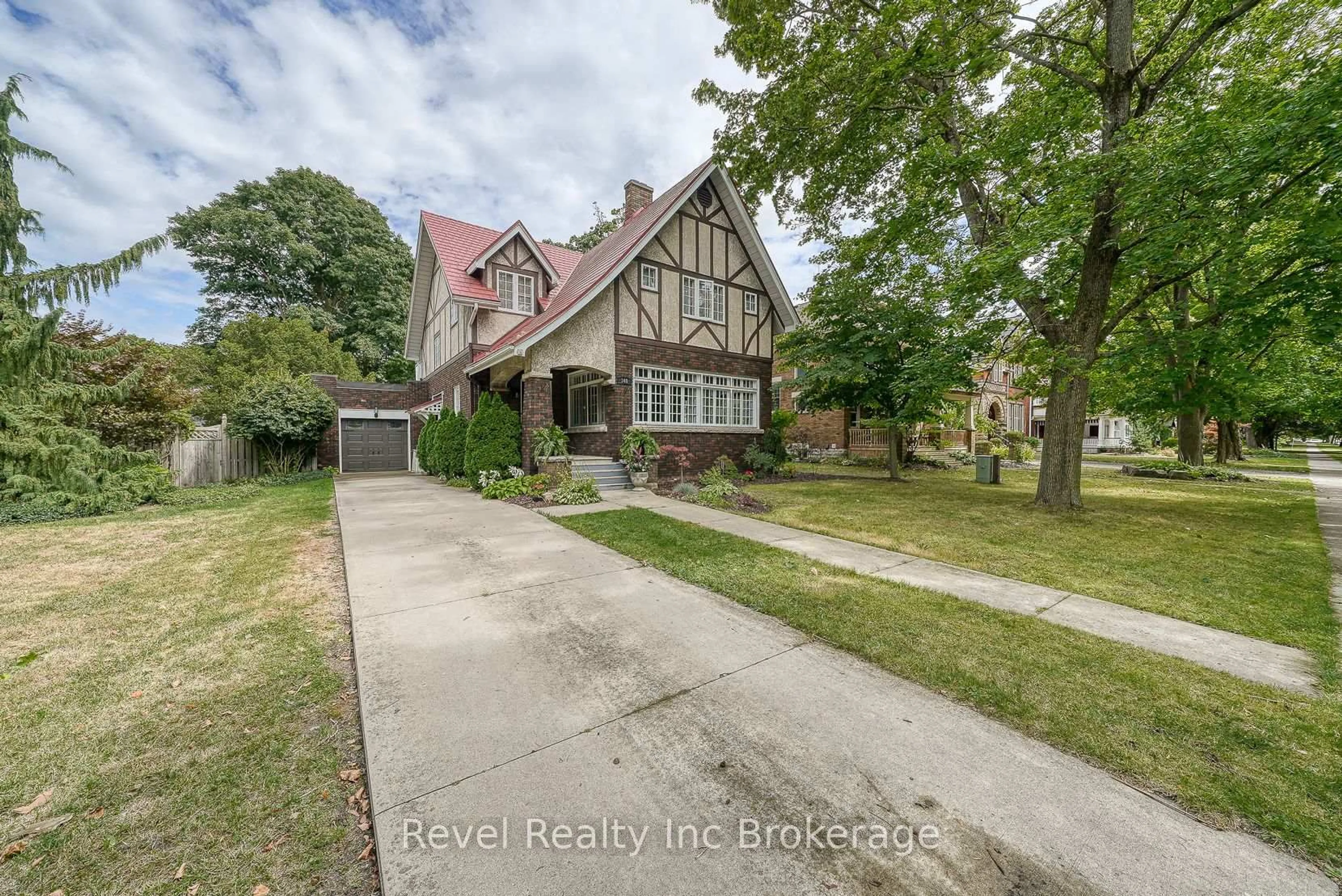Home with brick exterior material, street for 140 Vansittart Ave, Woodstock Ontario N4S 6E6