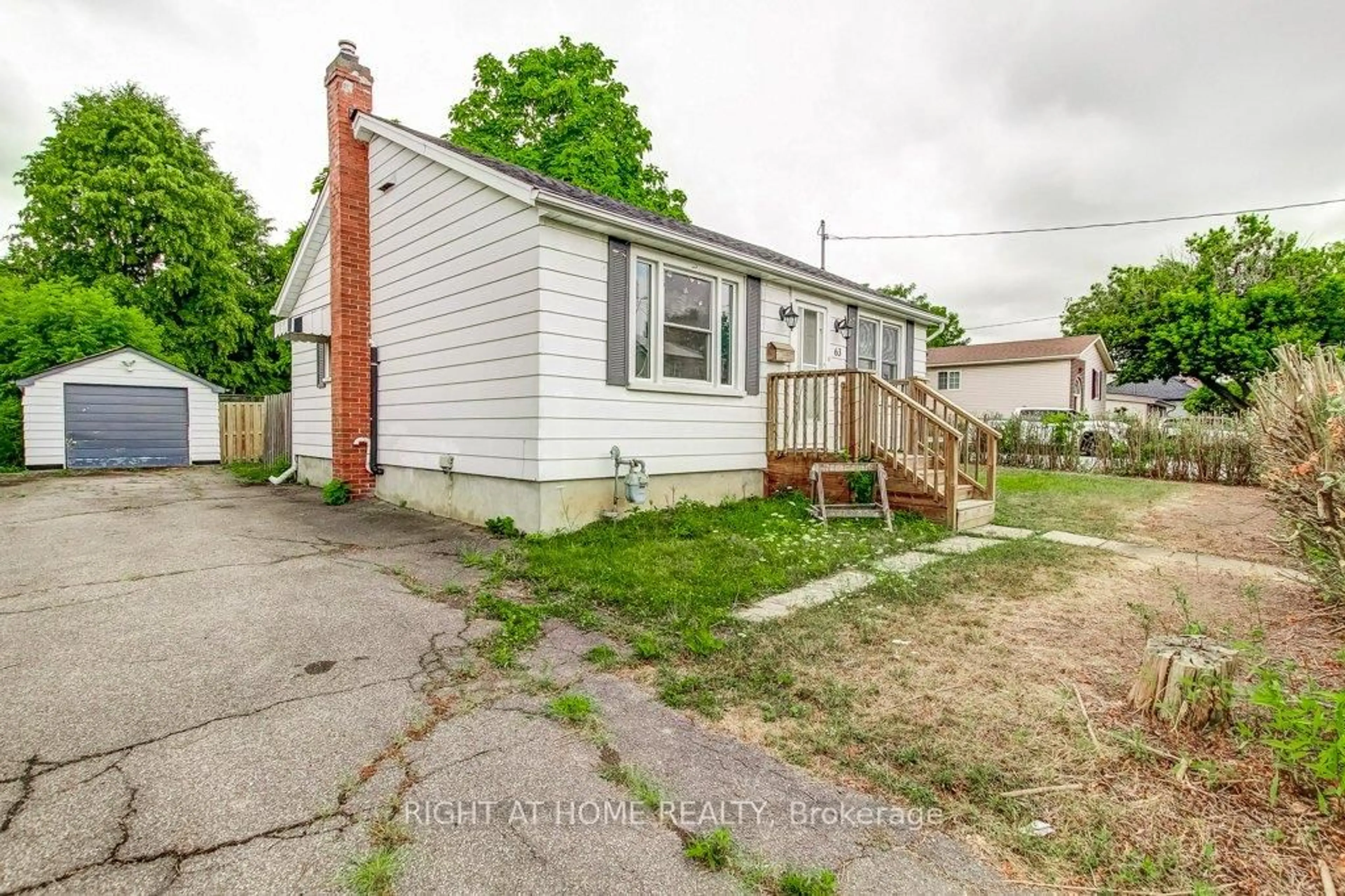 A pic from outside/outdoor area/front of a property/back of a property/a pic from drone, street for 63 Kinsey St, St. Catharines Ontario L2S 1E2