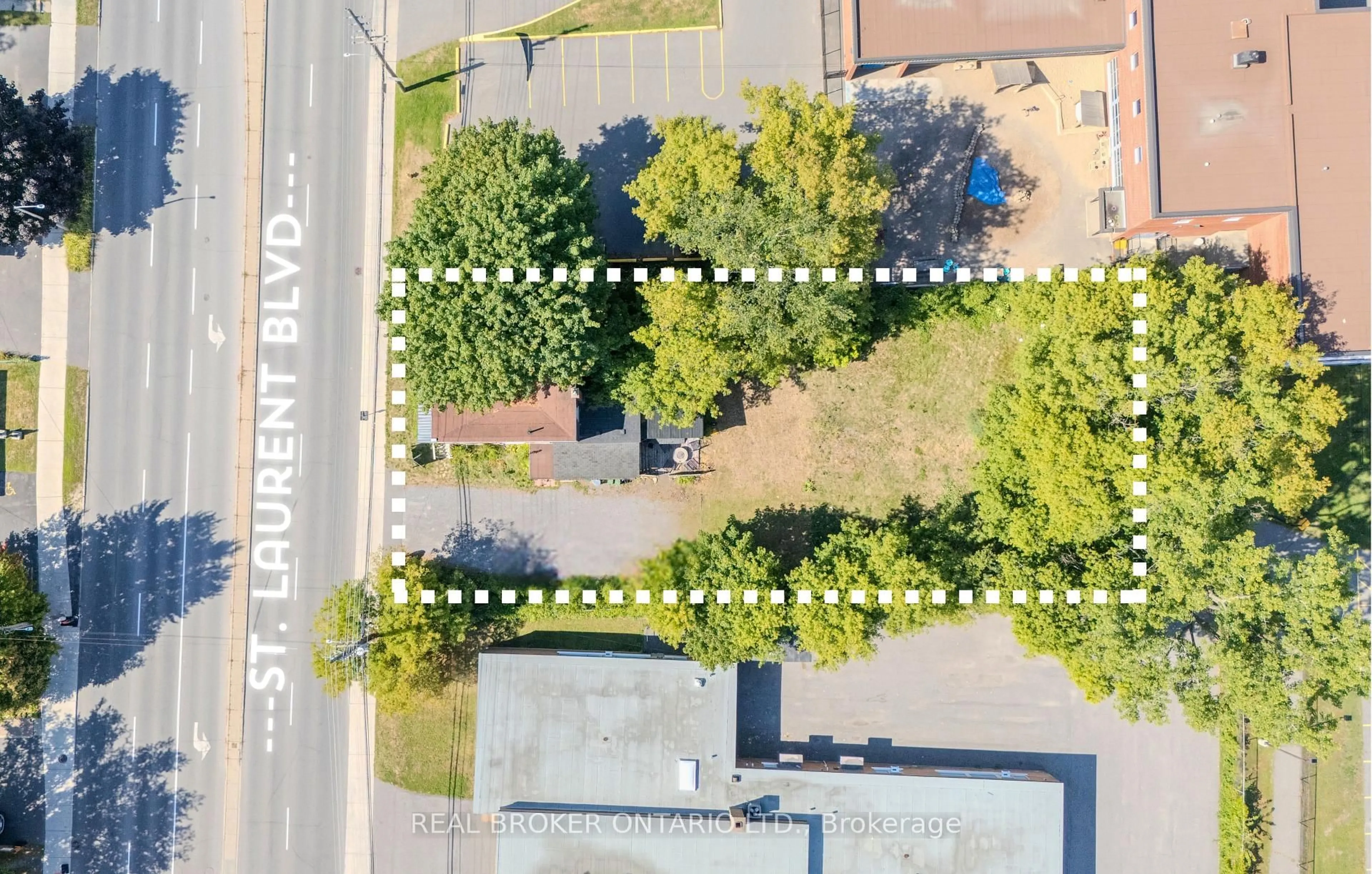 A pic from outside/outdoor area/front of a property/back of a property/a pic from drone, street for 713 St Laurent Blvd, Ottawa Ontario K1K 3A6