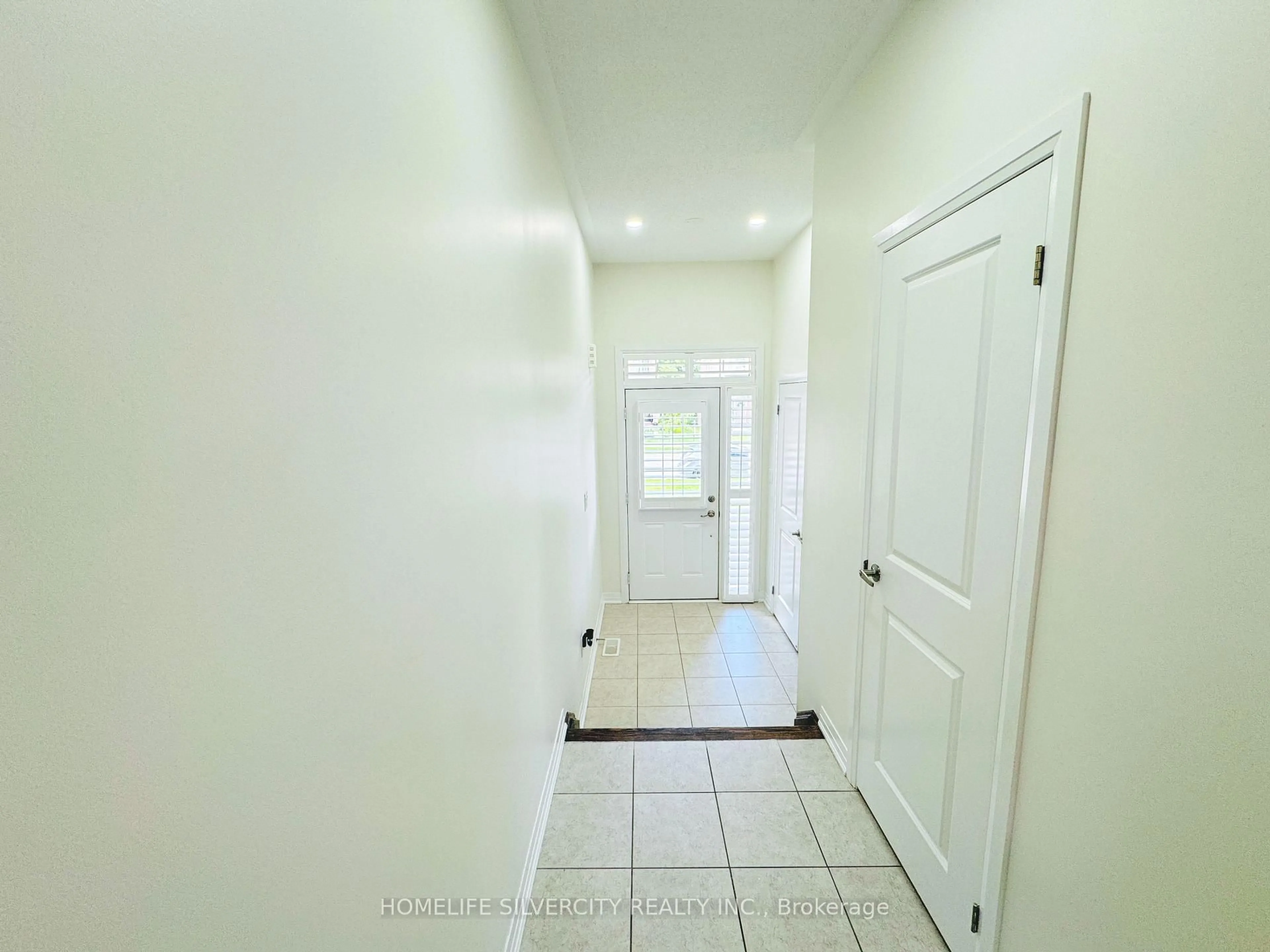 Indoor entryway for 28 Jenkins St, East Luther Grand Valley Ontario L9W 7R3