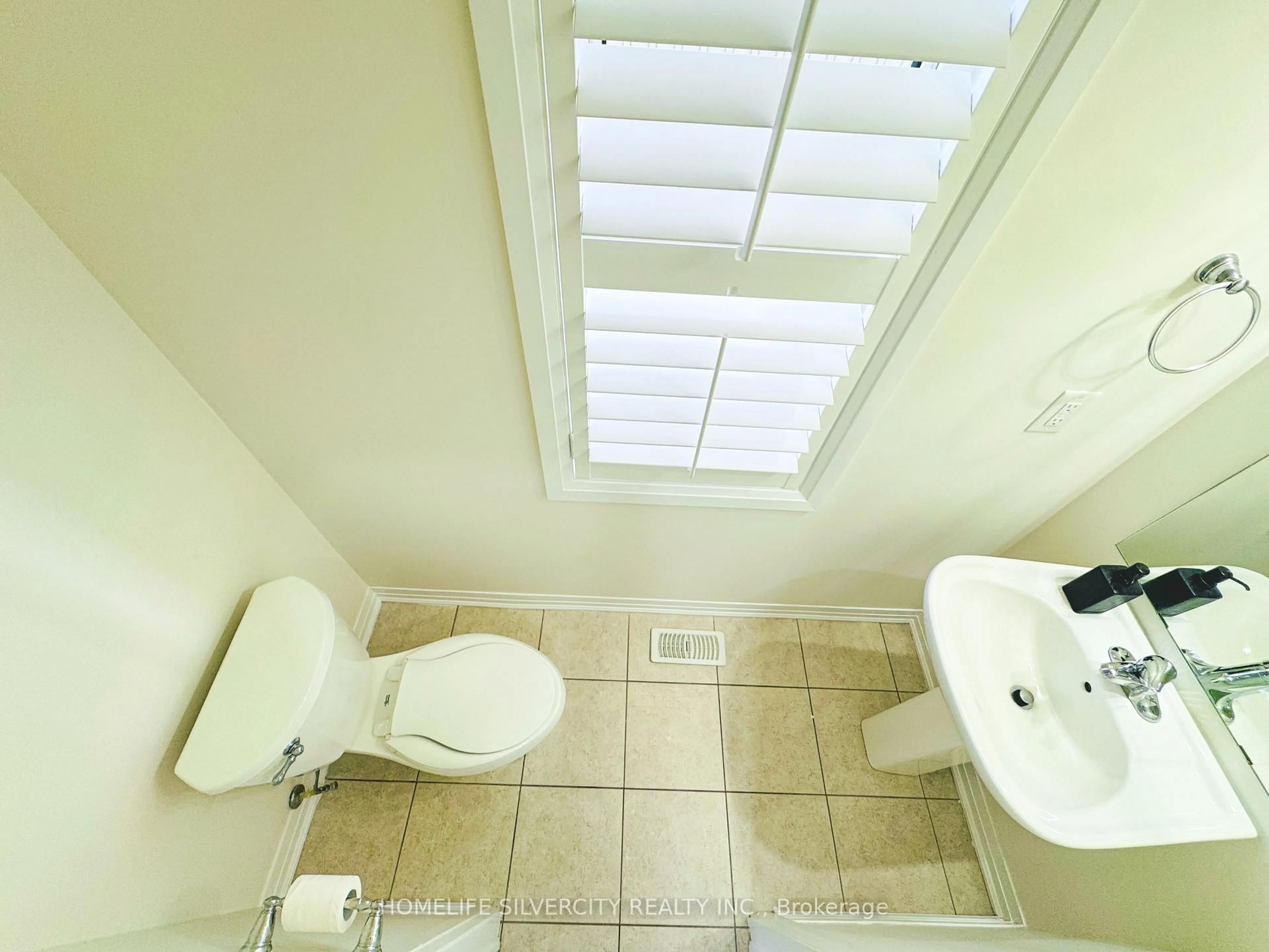 Standard bathroom, unknown for 28 Jenkins St, East Luther Grand Valley Ontario L9W 7R3