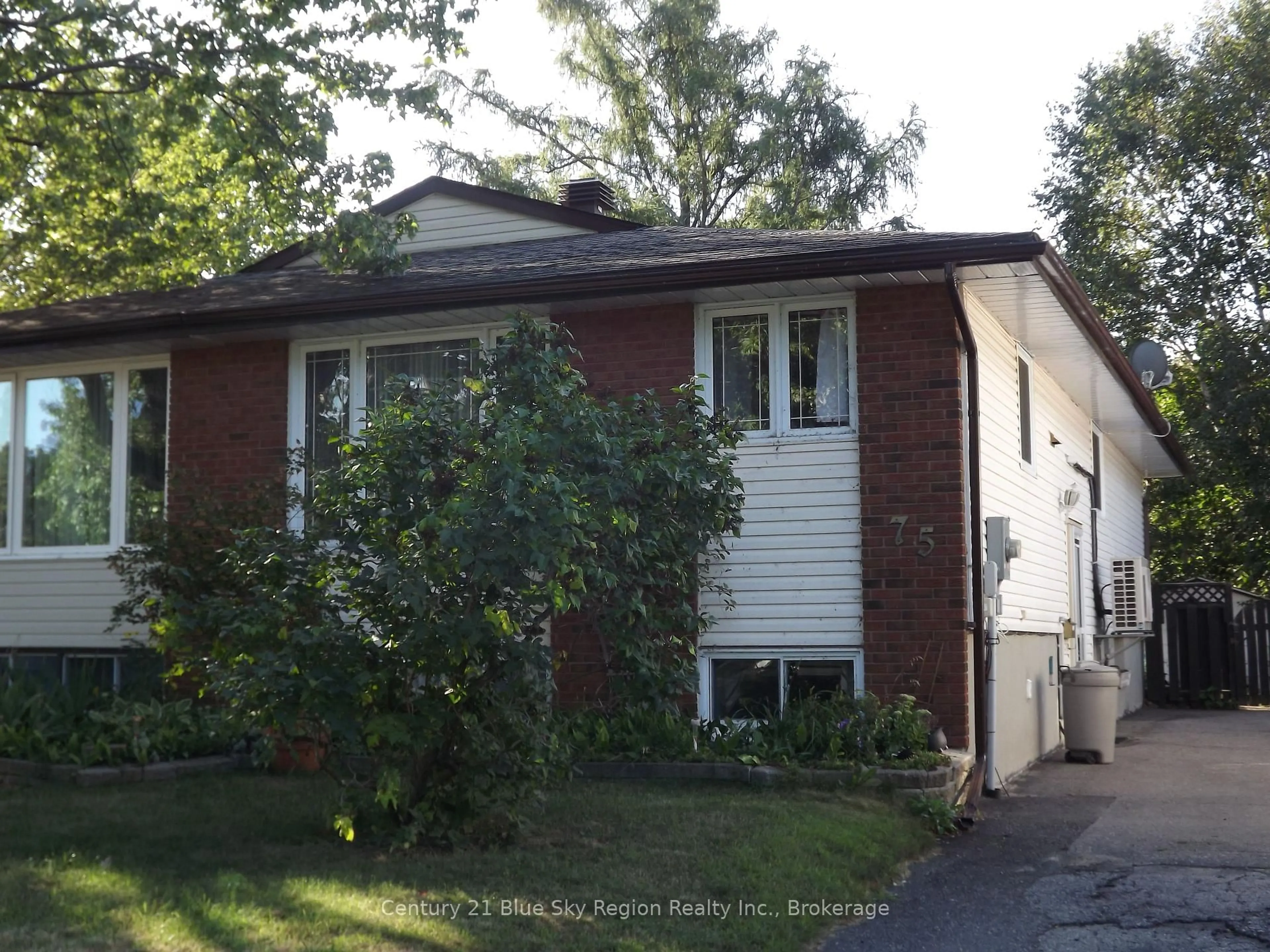 Home with vinyl exterior material, street for 75 Lovell Ave, North Bay Ontario P1A 3R7
