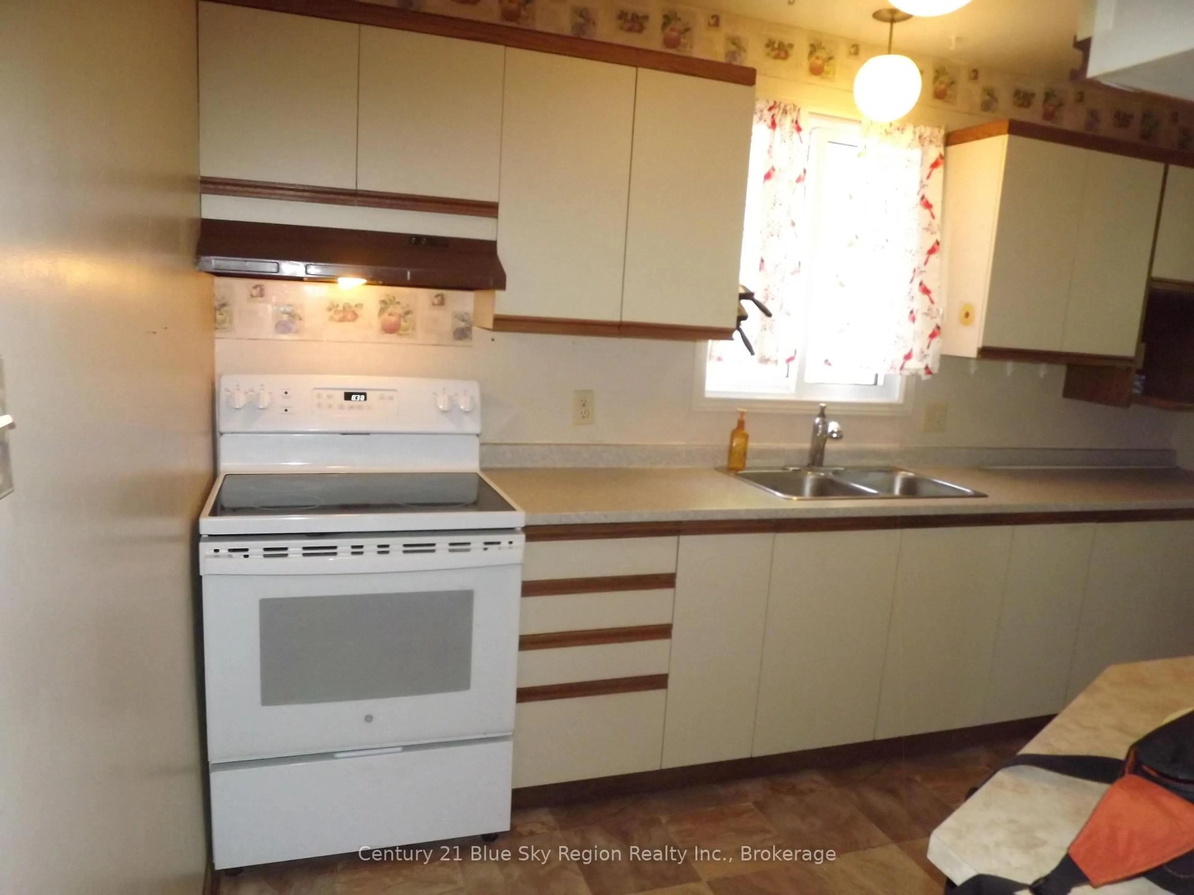 Standard kitchen, unknown for 75 Lovell Ave, North Bay Ontario P1A 3R7