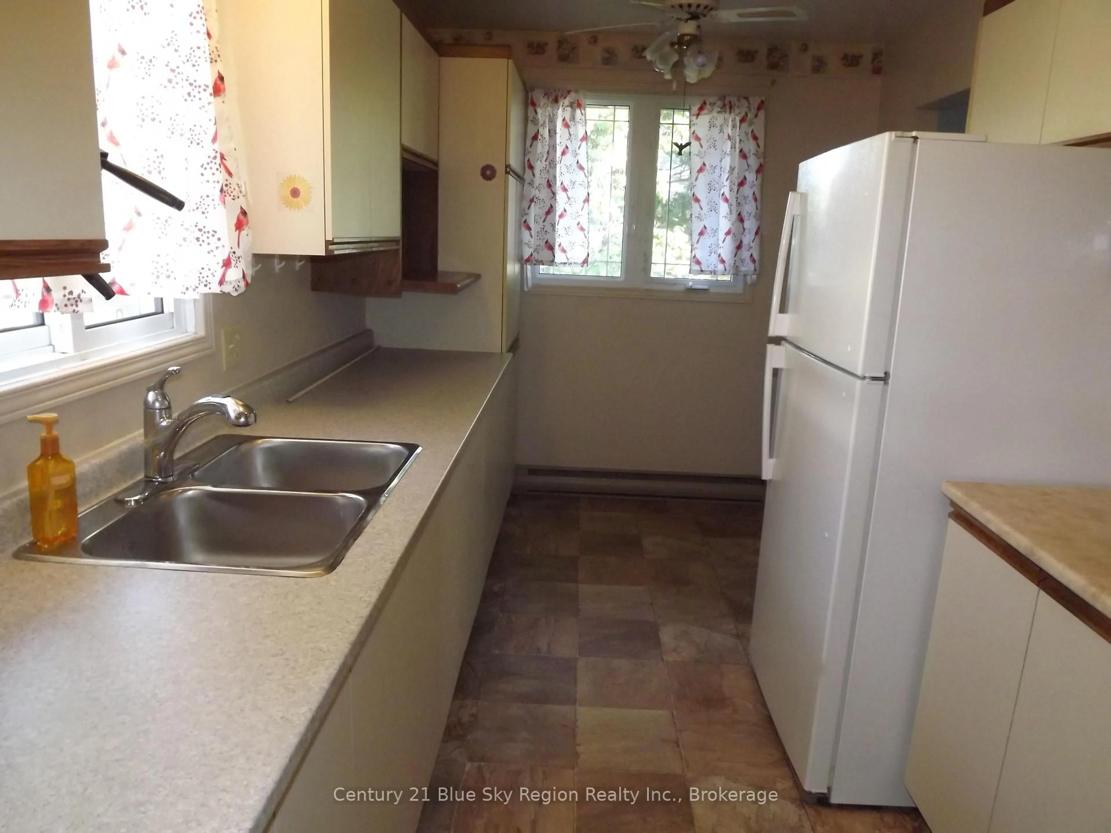 Standard kitchen, unknown for 75 Lovell Ave, North Bay Ontario P1A 3R7