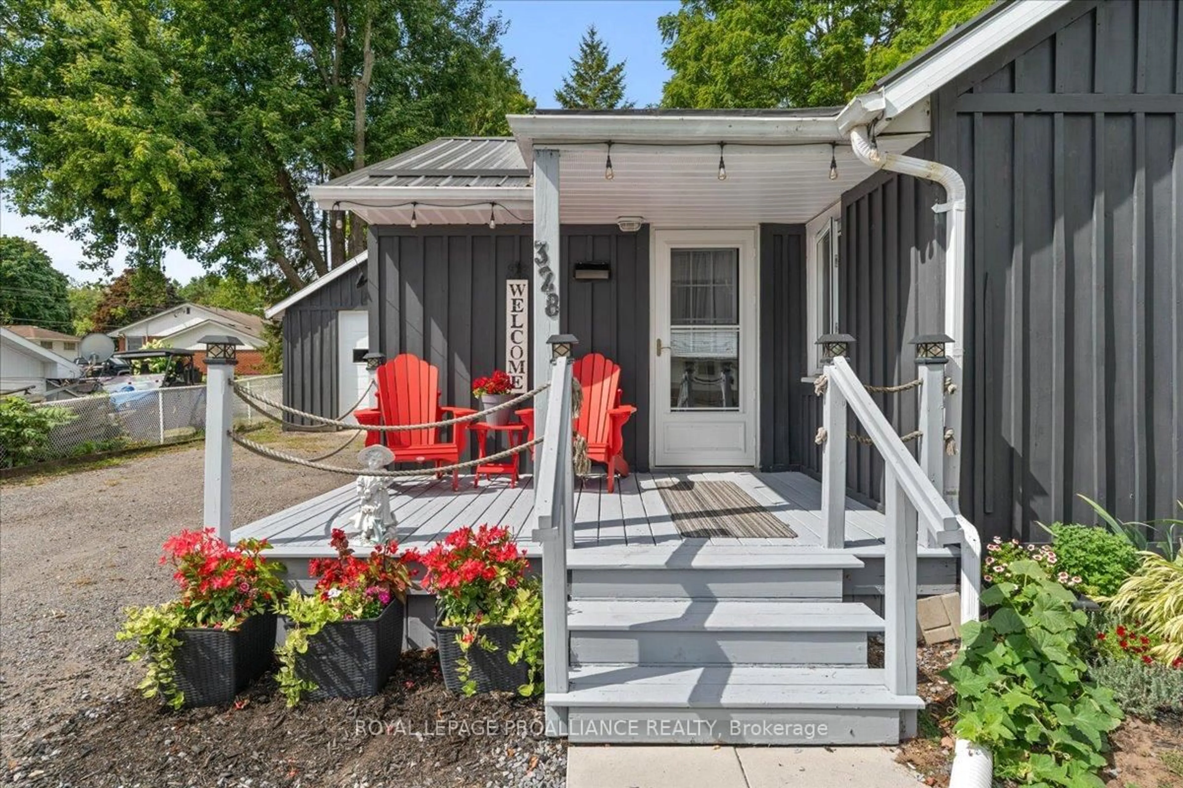 Home with vinyl exterior material, street for 328 Park Ave, Tweed Ontario K0K 3J0