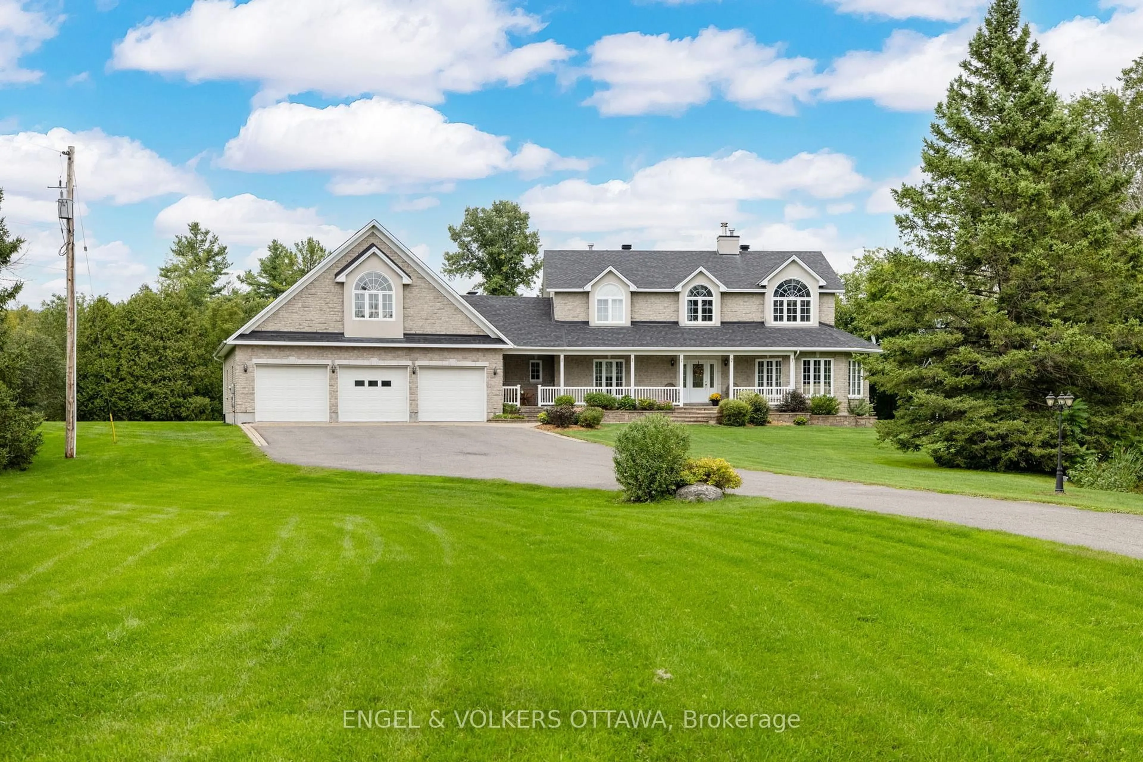 A pic from outside/outdoor area/front of a property/back of a property/a pic from drone, water/lake/river/ocean view for 7341 Bank St, Metcalfe Ontario K0A 2P0