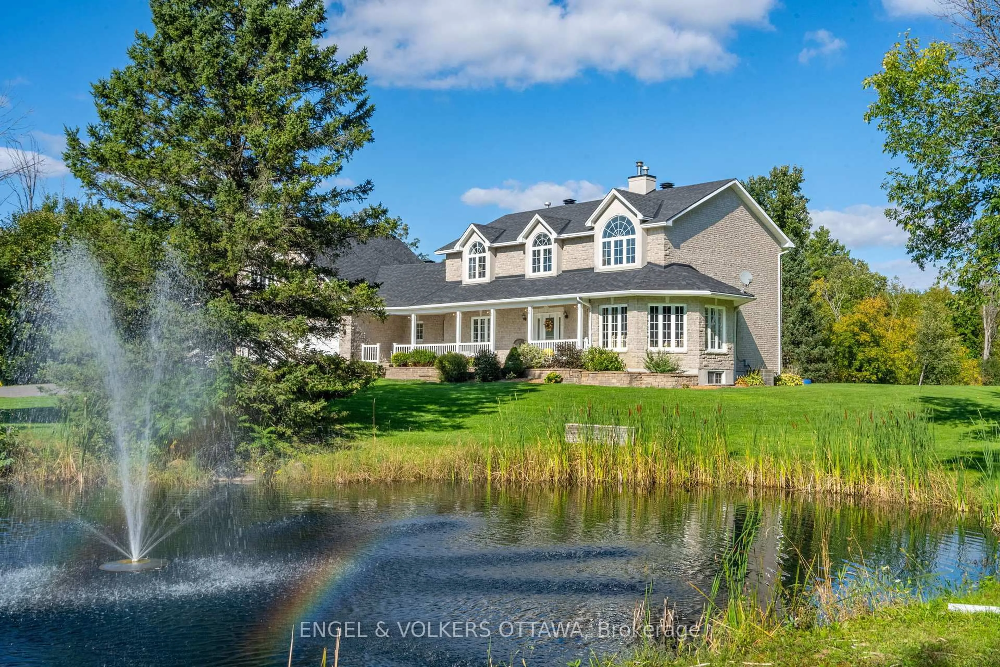 A pic from outside/outdoor area/front of a property/back of a property/a pic from drone, water/lake/river/ocean view for 7341 Bank St, Metcalfe Ontario K0A 2P0