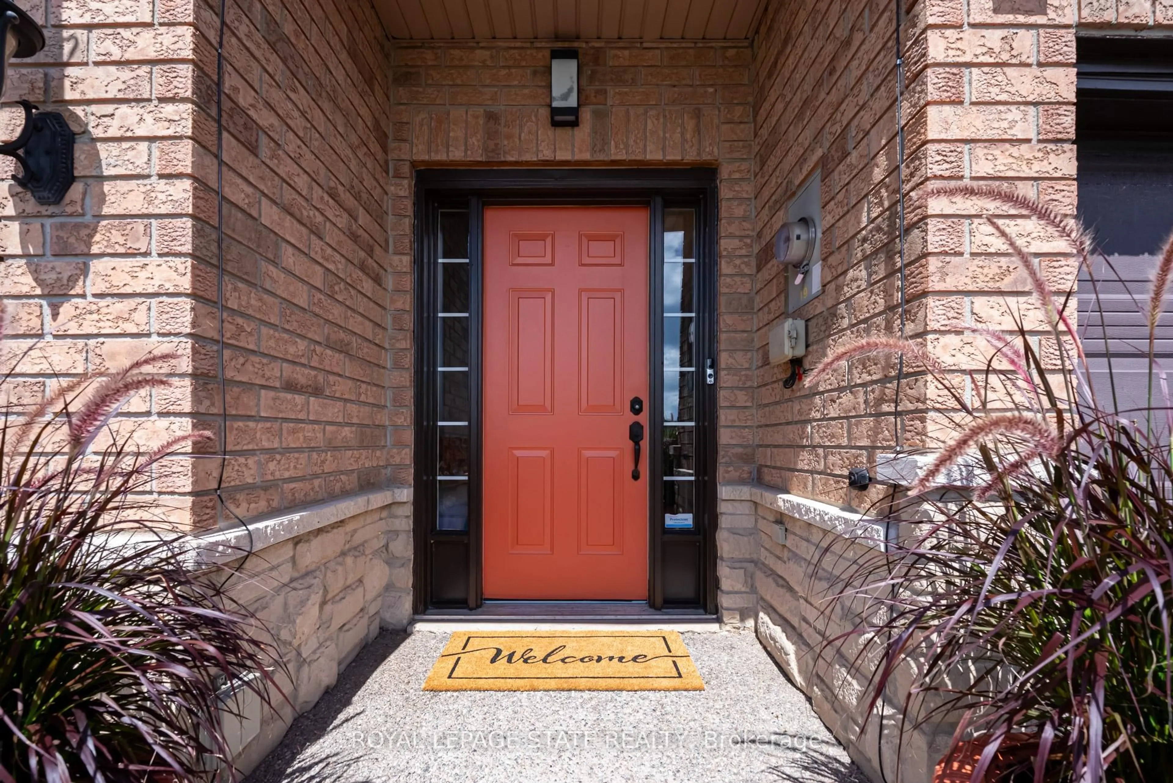 Indoor entryway for 1105 Harrogate Dr, Hamilton Ontario L9K 1N1
