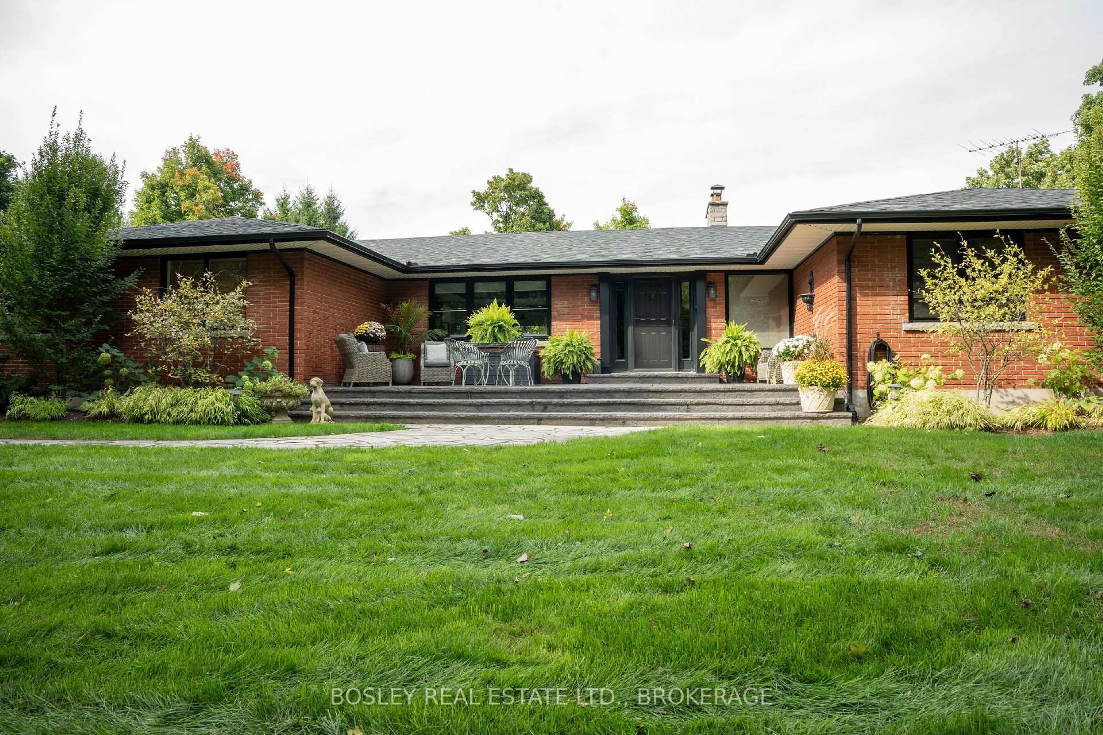 Home with brick exterior material, unknown for 14796 Niagara River Pkwy, Niagara-on-the-Lake Ontario L0S 1J0