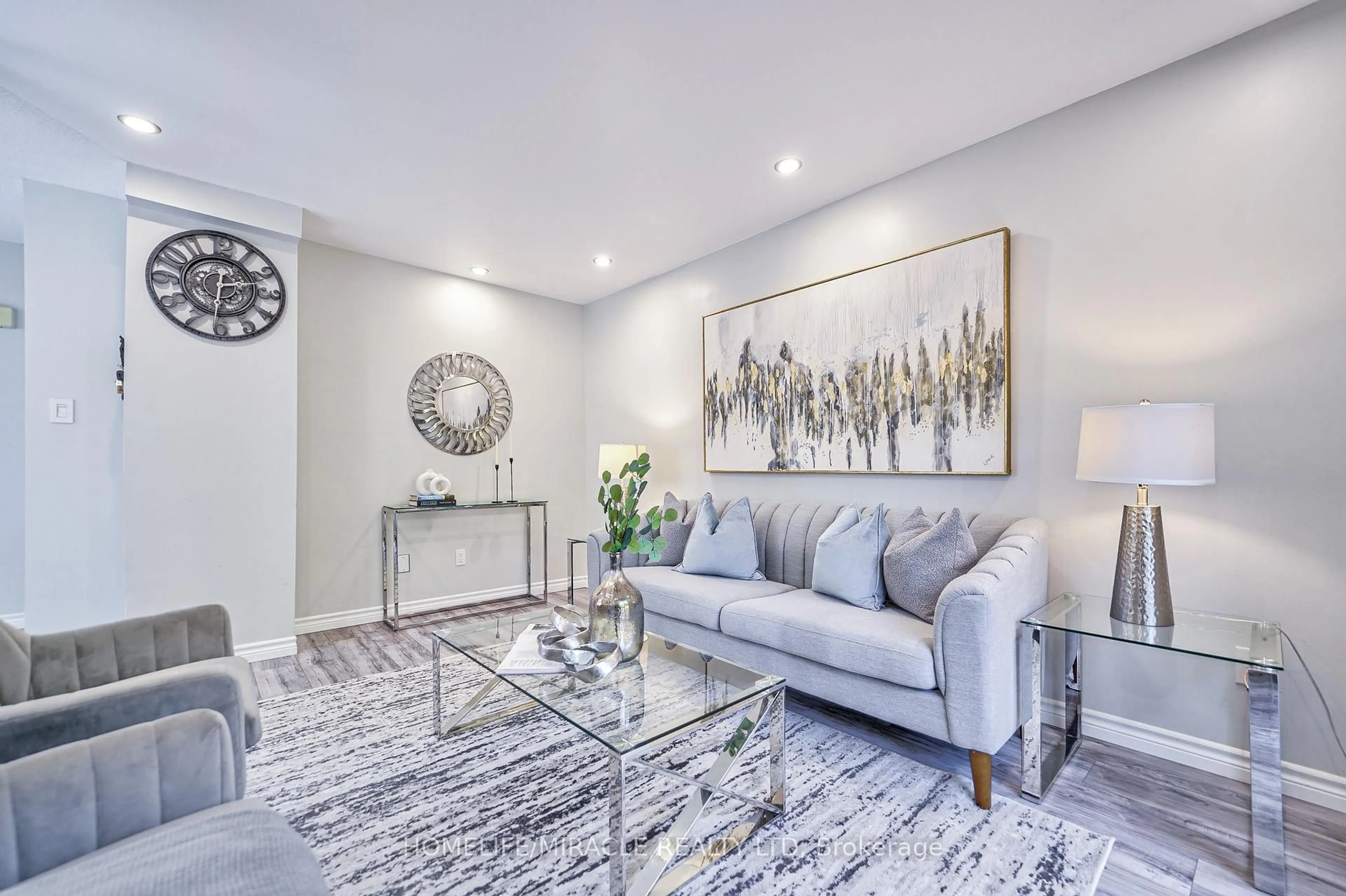 Living room with furniture, unknown for 131 Poplar Dr, Cambridge Ontario N3C 4B2