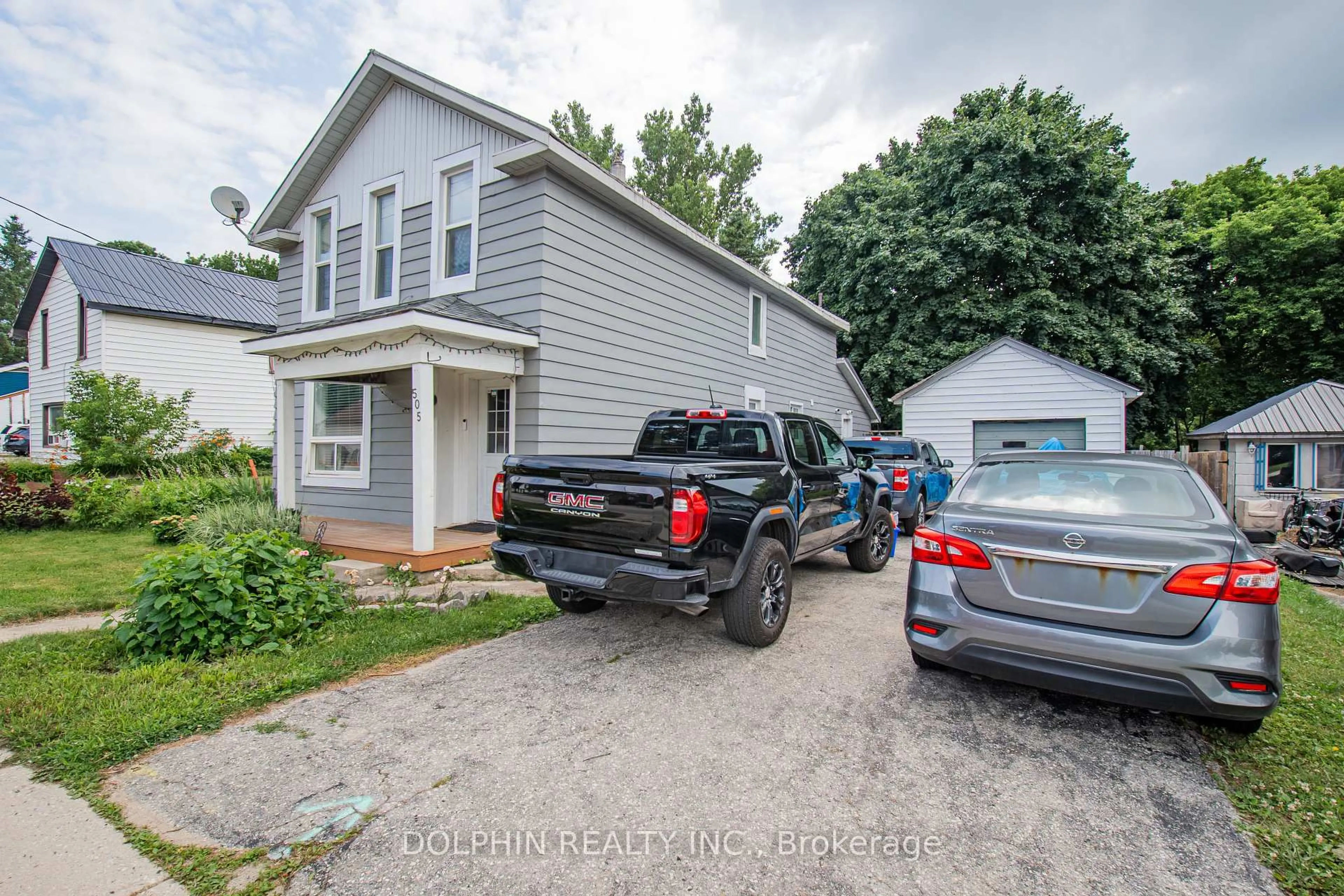 A pic from outside/outdoor area/front of a property/back of a property/a pic from drone, street for 505 Garafraxa St, West Grey Ontario N0G 1R0