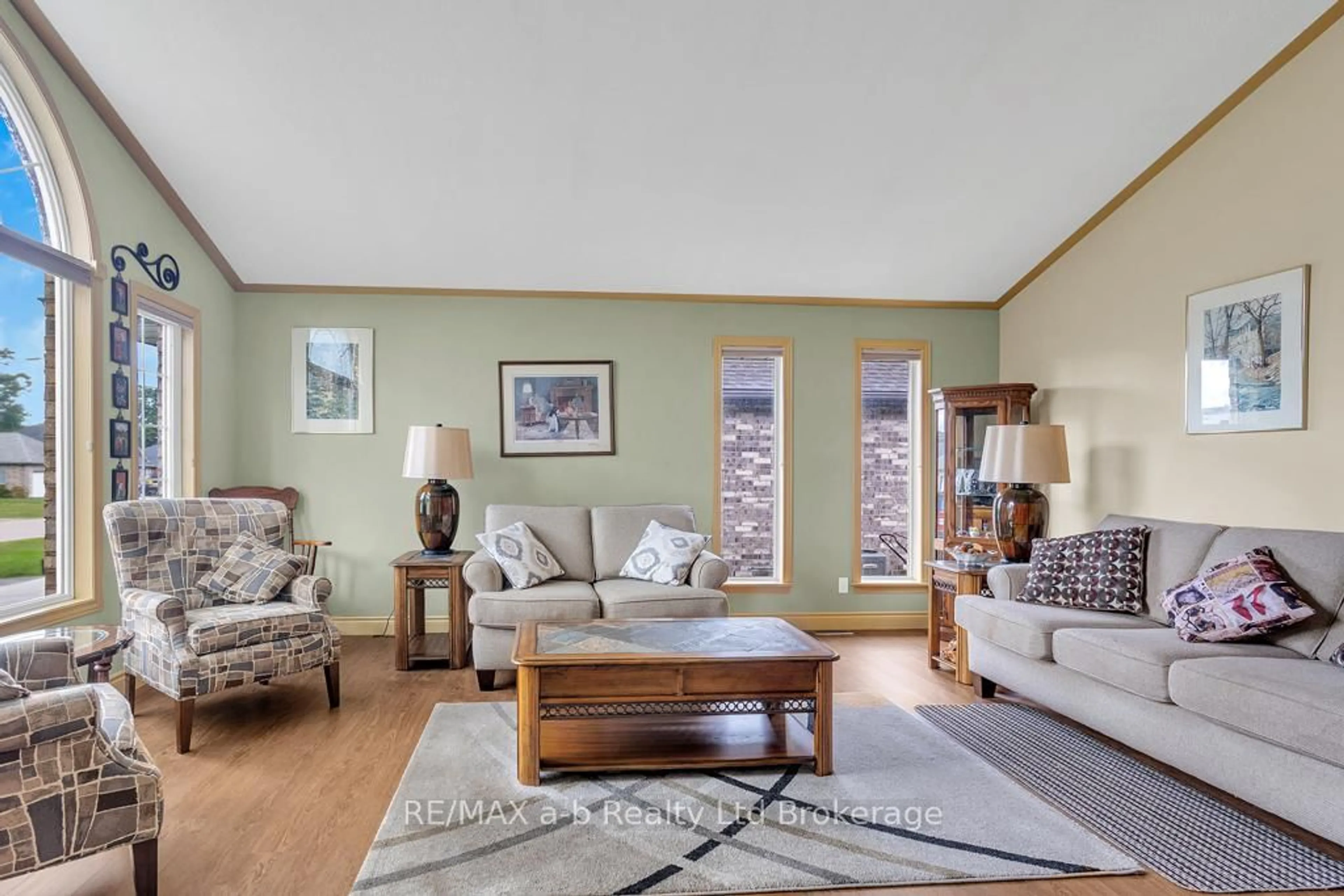 Living room with furniture, unknown for 53 Woodland Cres, Tillsonburg Ontario N4G 4G6