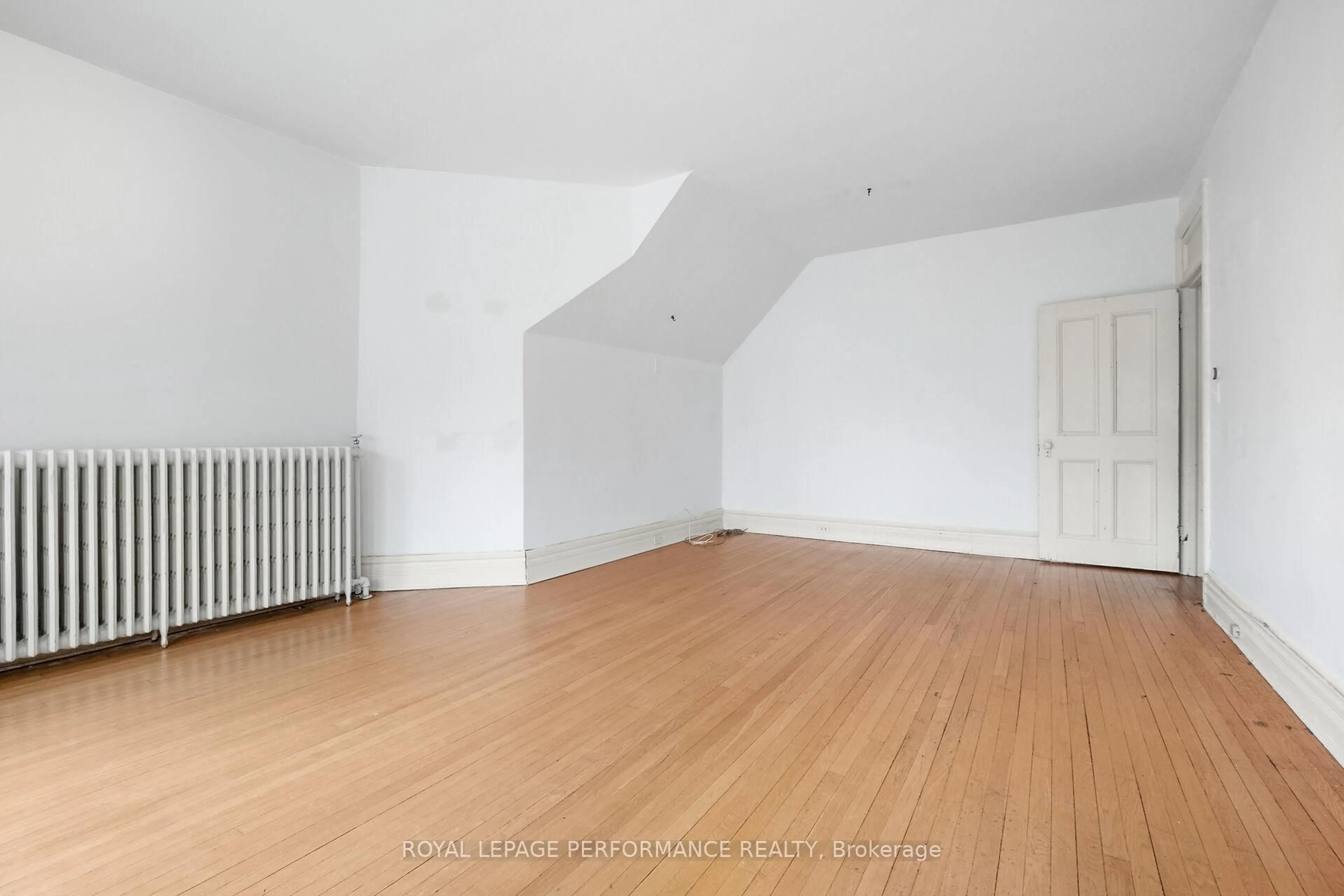 A pic of a room for 320-322 Chapel St, Ottawa Ontario K1N 7Z3
