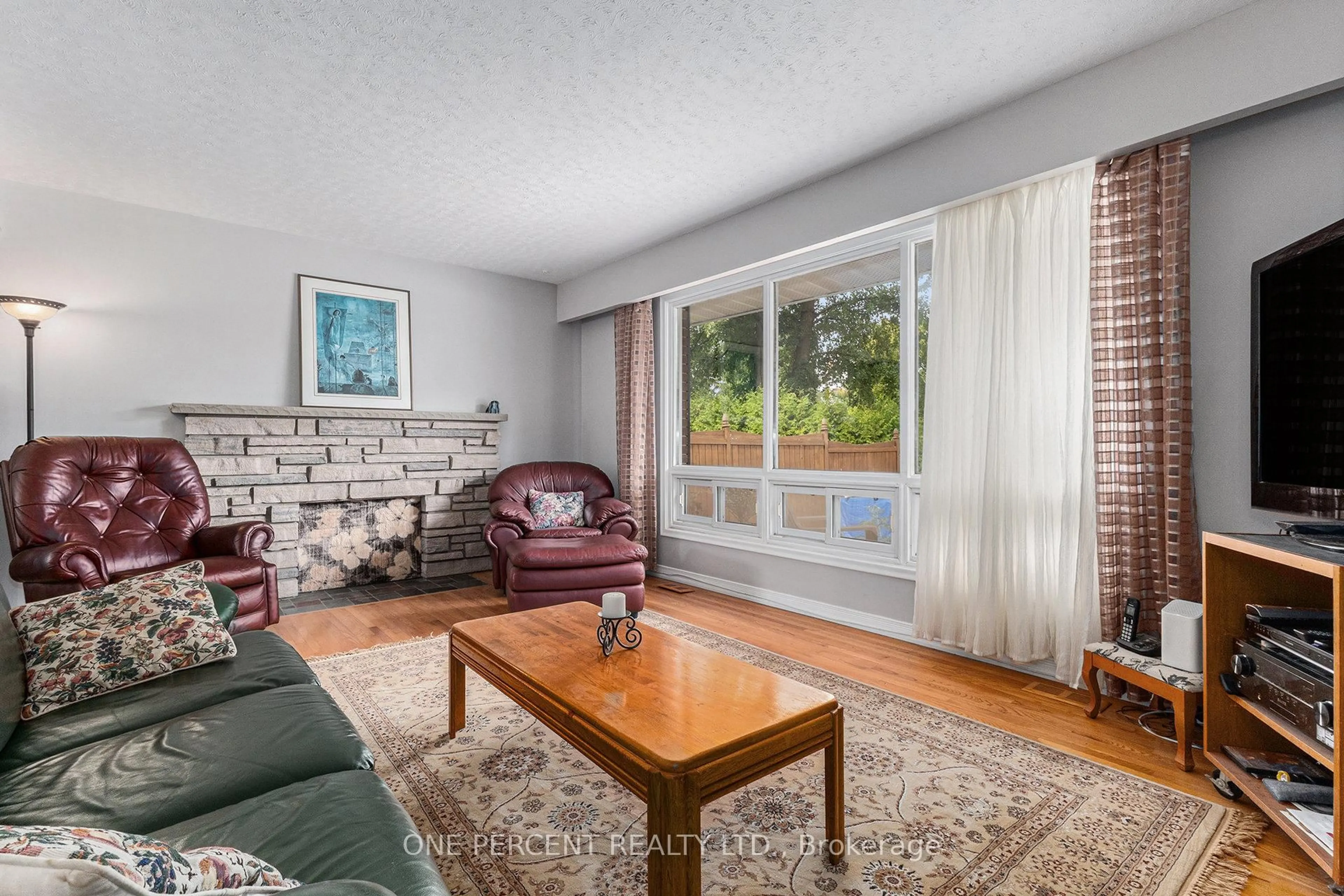 Living room with furniture, unknown for 2563 Egan Rd, Ottawa Ontario K1V 8M9