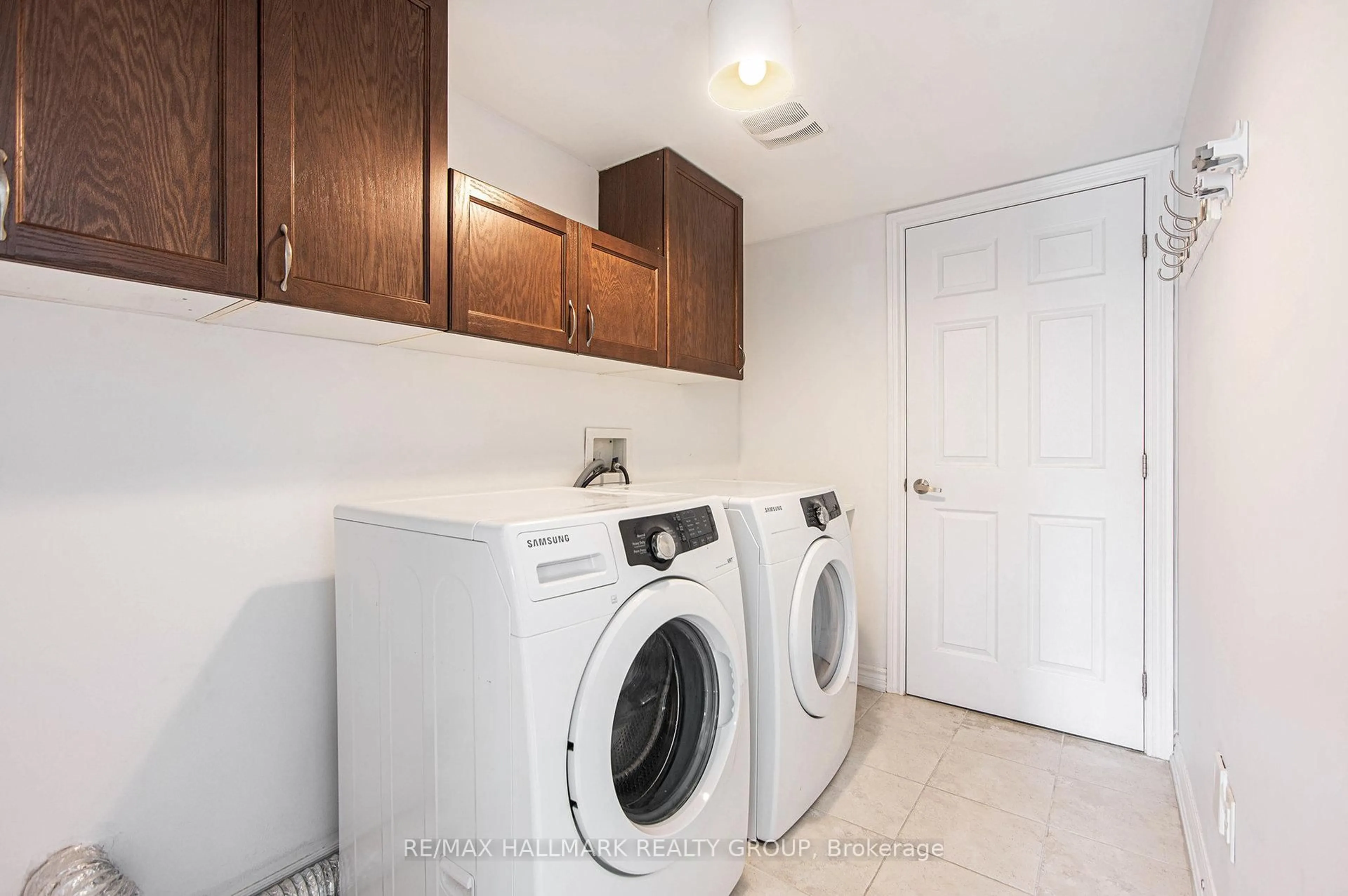 Laundry room for 2427 Nutgrove Ave, Ottawa Ontario K2J 0X4