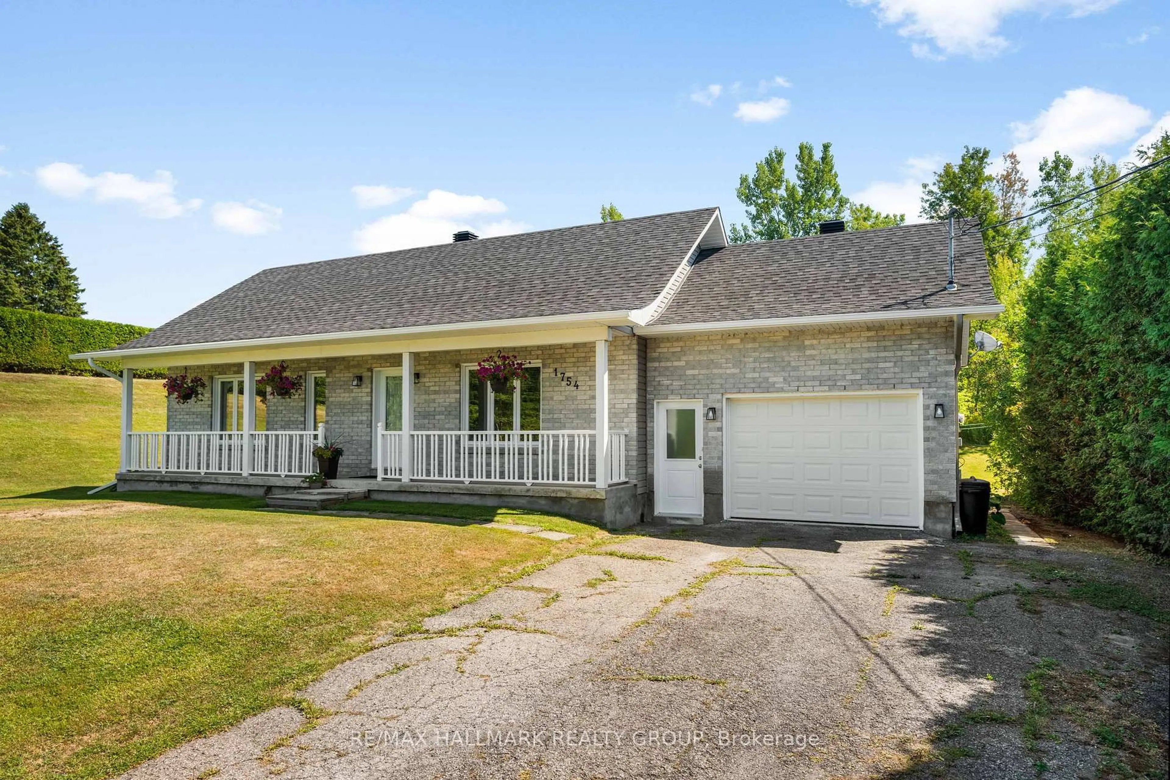 Home with vinyl exterior material, street for 1754 Labonte St, Clarence-Rockland Ontario K0A 1N0