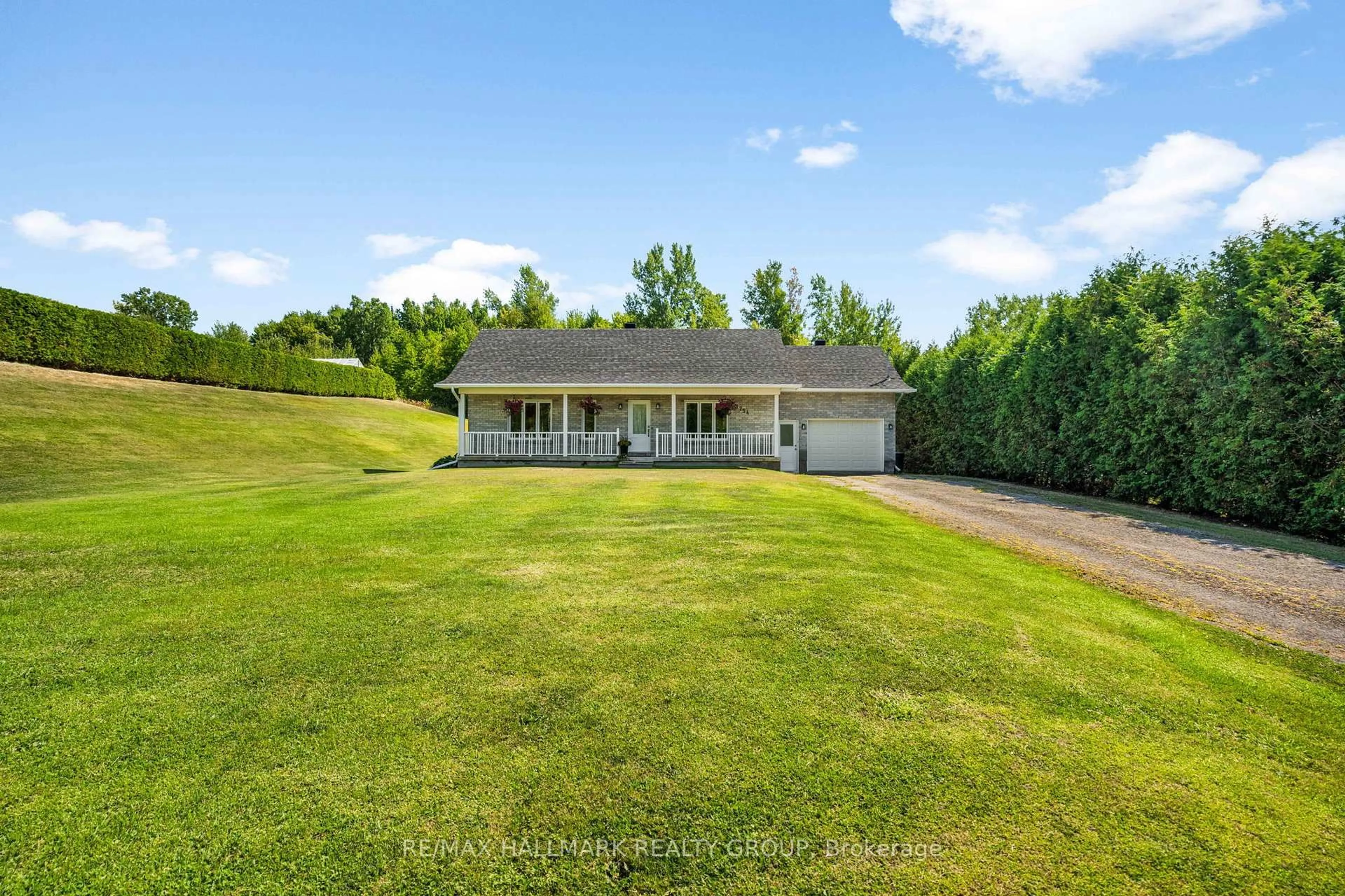 A pic from outside/outdoor area/front of a property/back of a property/a pic from drone, water/lake/river/ocean view for 1754 Labonte St, Clarence-Rockland Ontario K0A 1N0