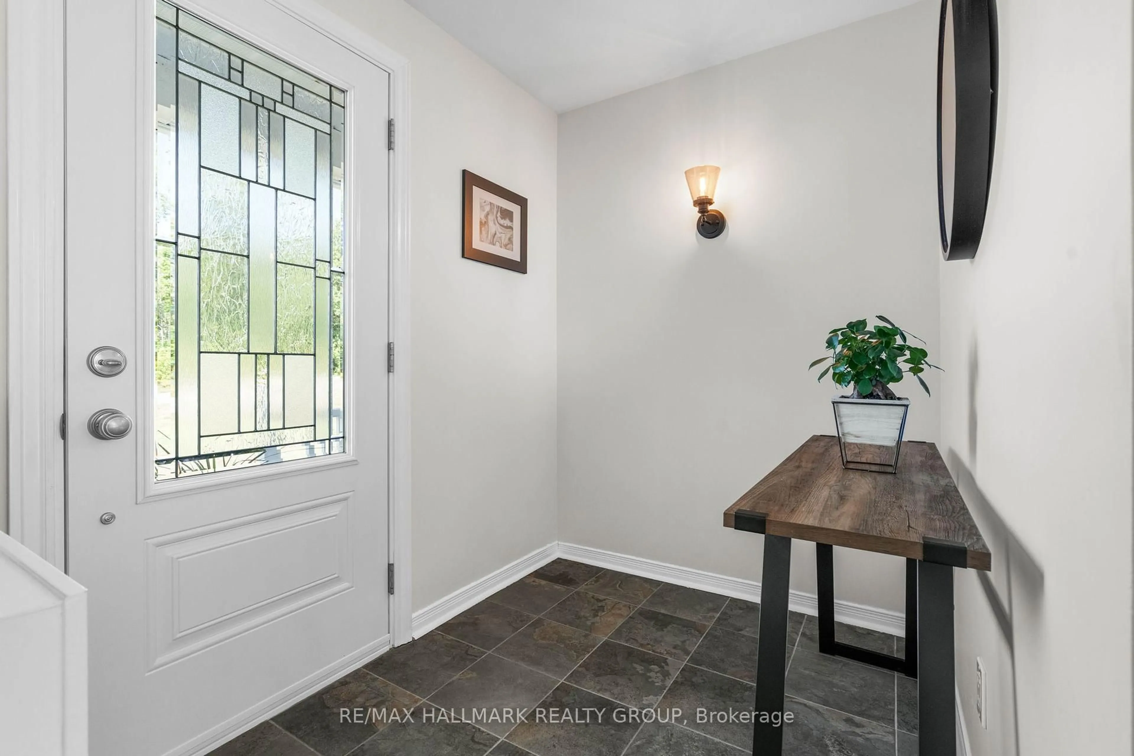 Indoor entryway for 1754 Labonte St, Clarence-Rockland Ontario K0A 1N0