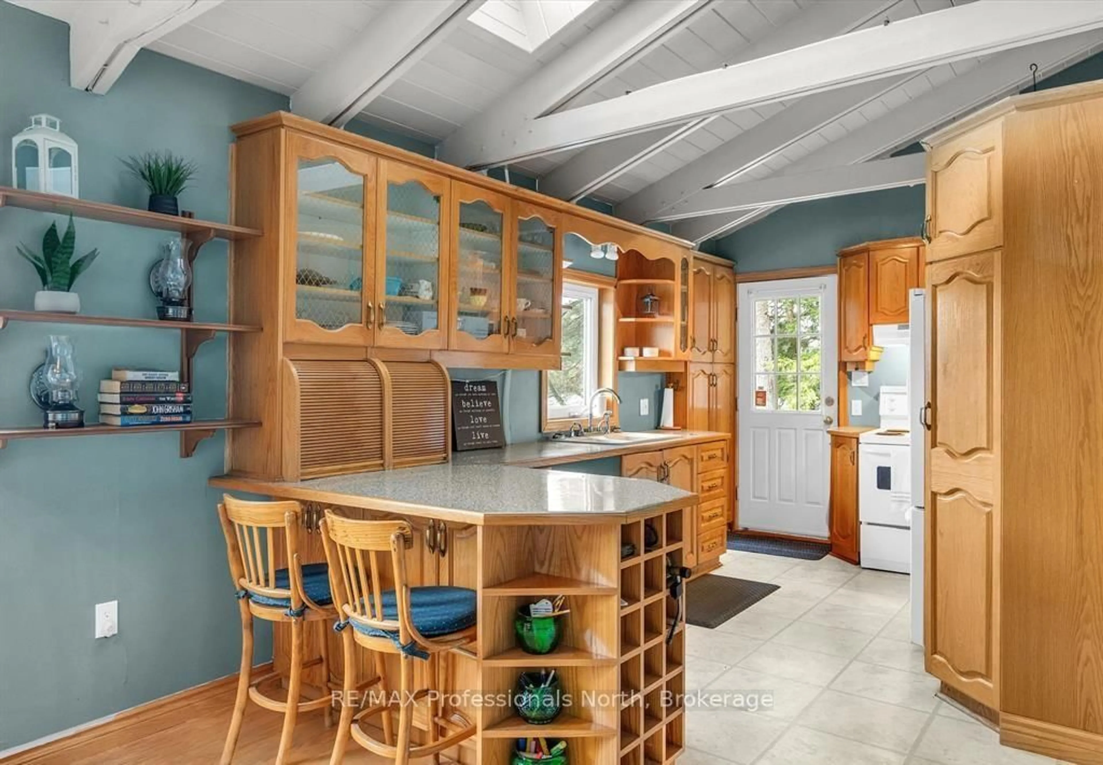 Open concept kitchen, ceramic/tile floor for 1014 Twilight Close Crt, Algonquin Highlands Ontario P0A 1E0
