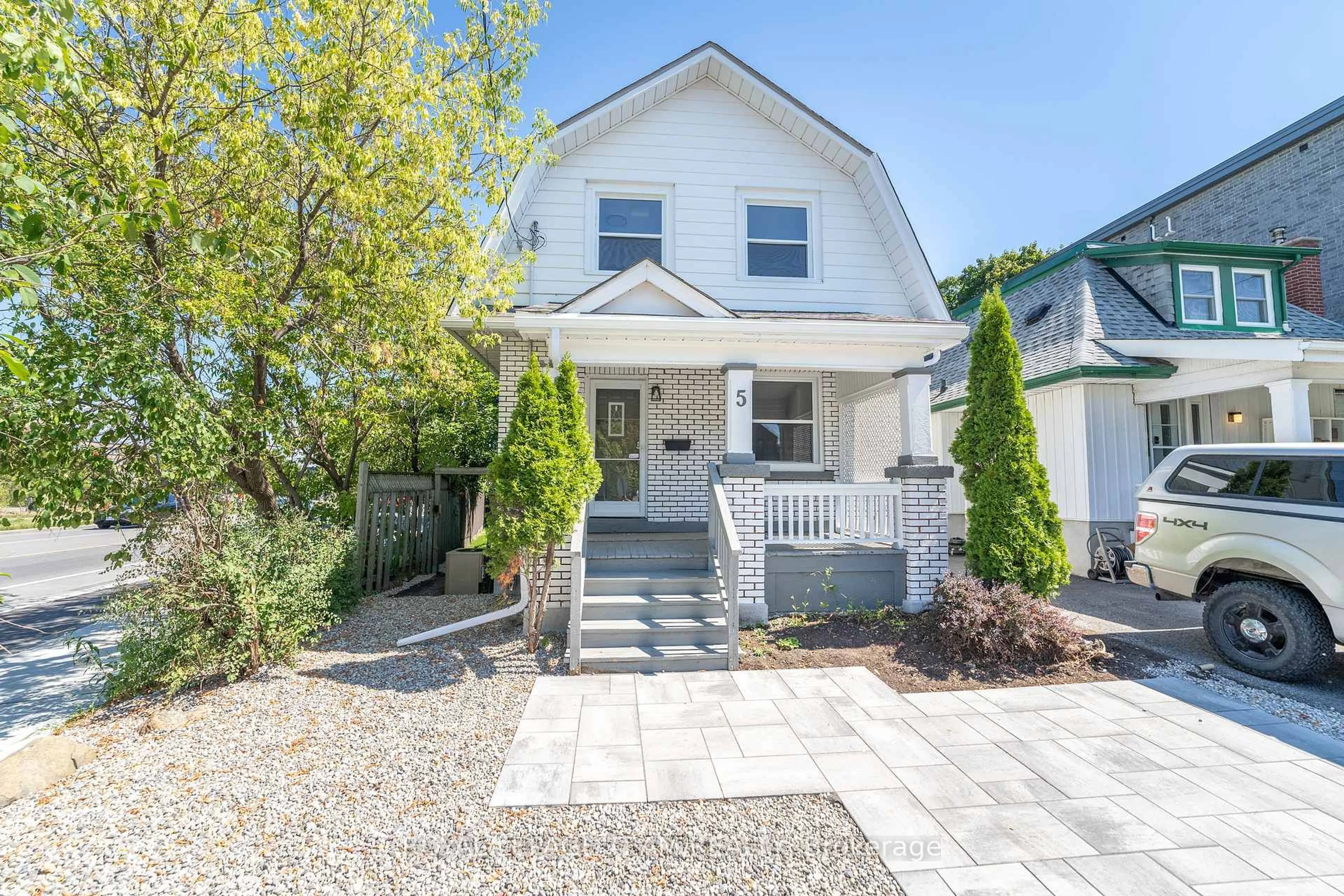 Home with vinyl exterior material, street for 5 GILCHRIST Ave, Ottawa Ontario K1Y 0M7