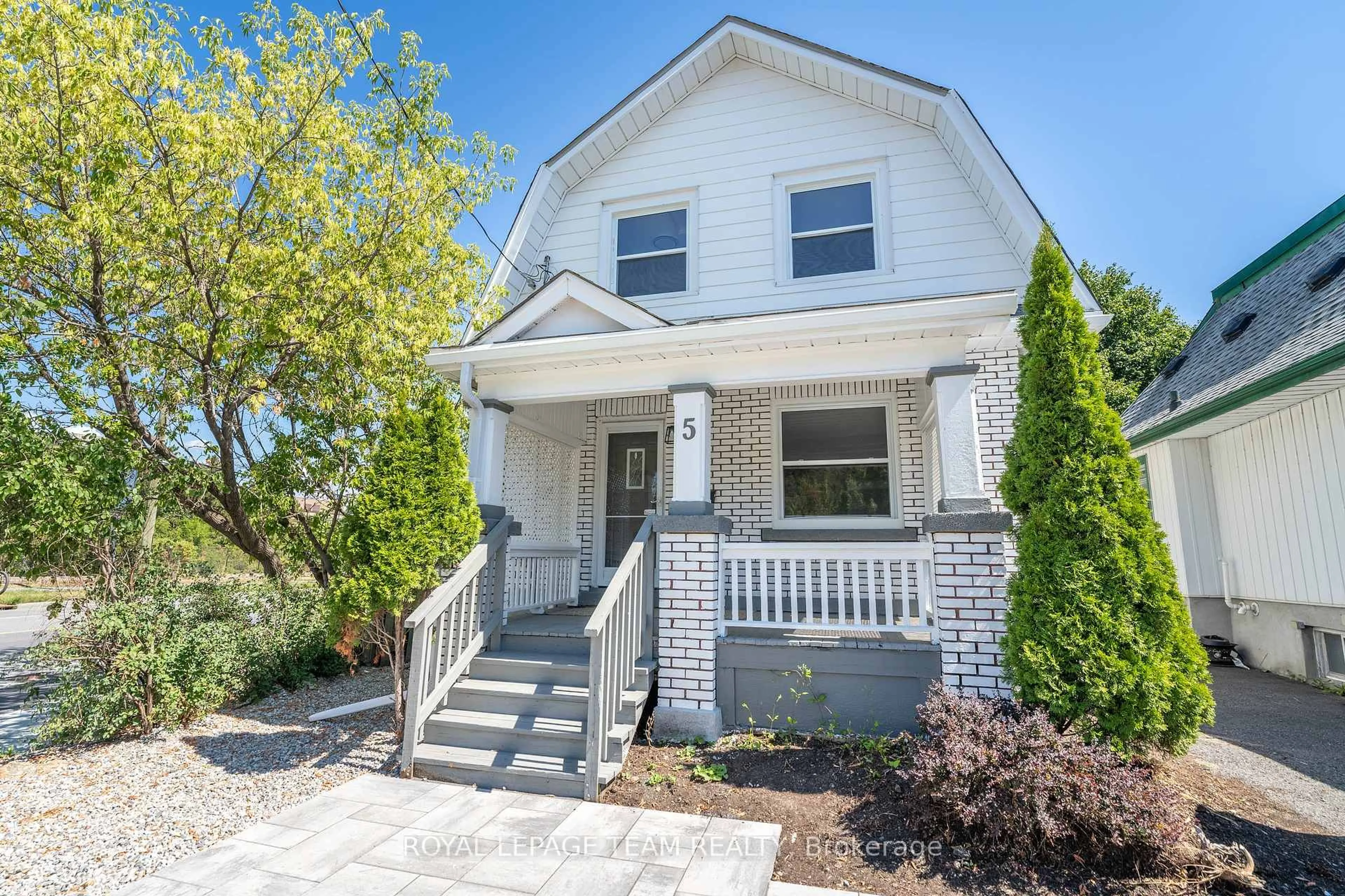 Home with vinyl exterior material, street for 5 GILCHRIST Ave, Ottawa Ontario K1Y 0M7