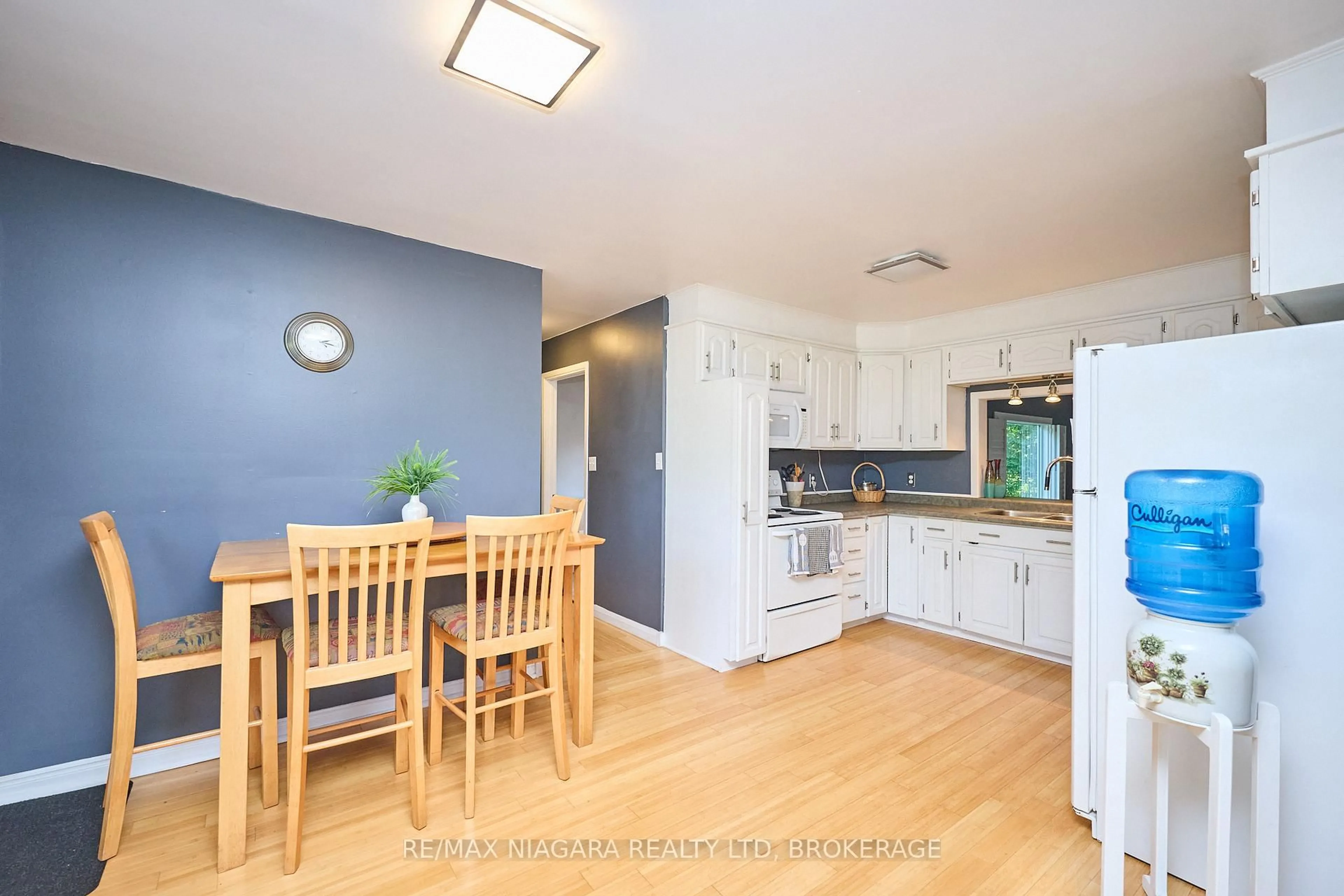 Open concept kitchen, unknown for 464 Gloria Rd, Fort Erie Ontario L0S 1N0